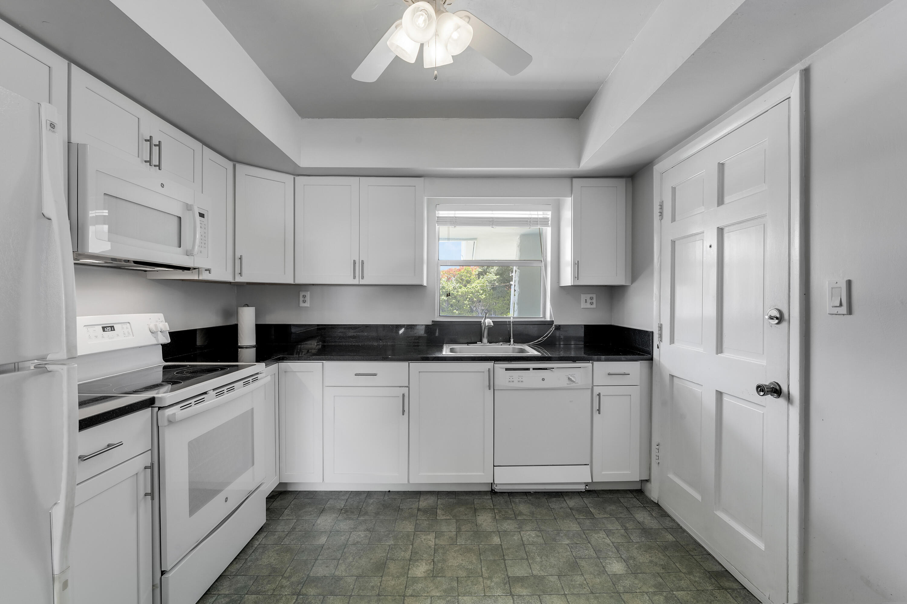 QUEENS COVE HOUSE CONDO - Residential