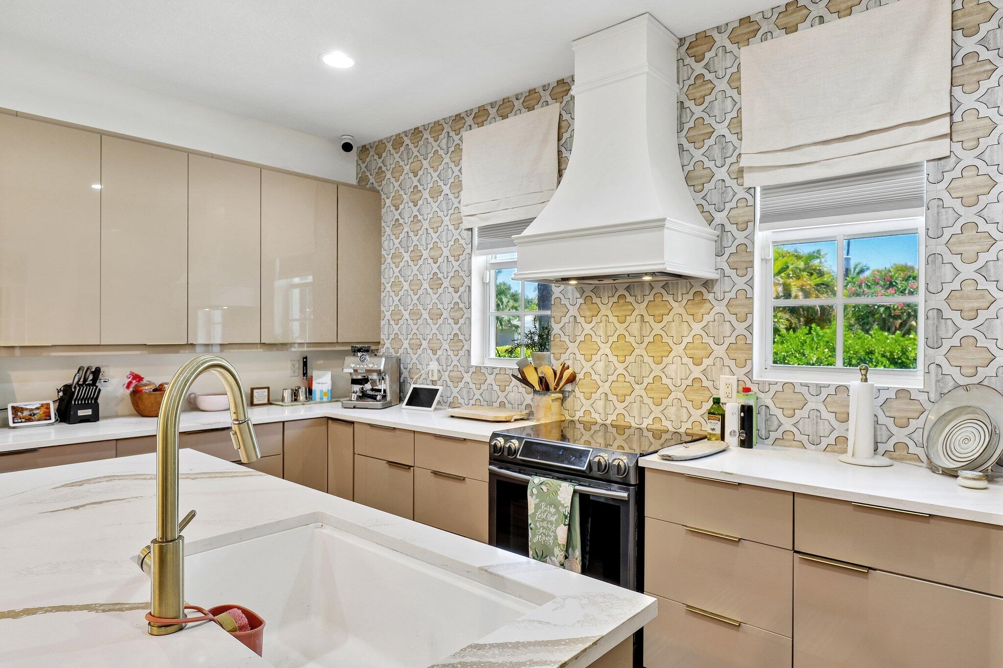 NORTH LAKE WORTH - Residential
