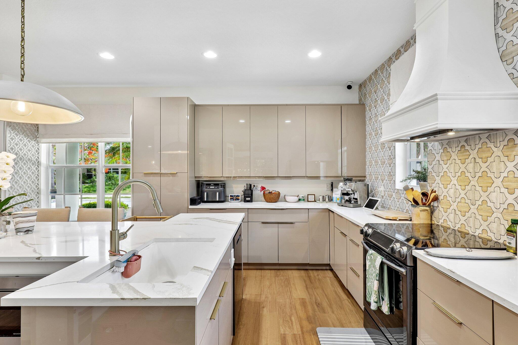 NORTH LAKE WORTH - Residential