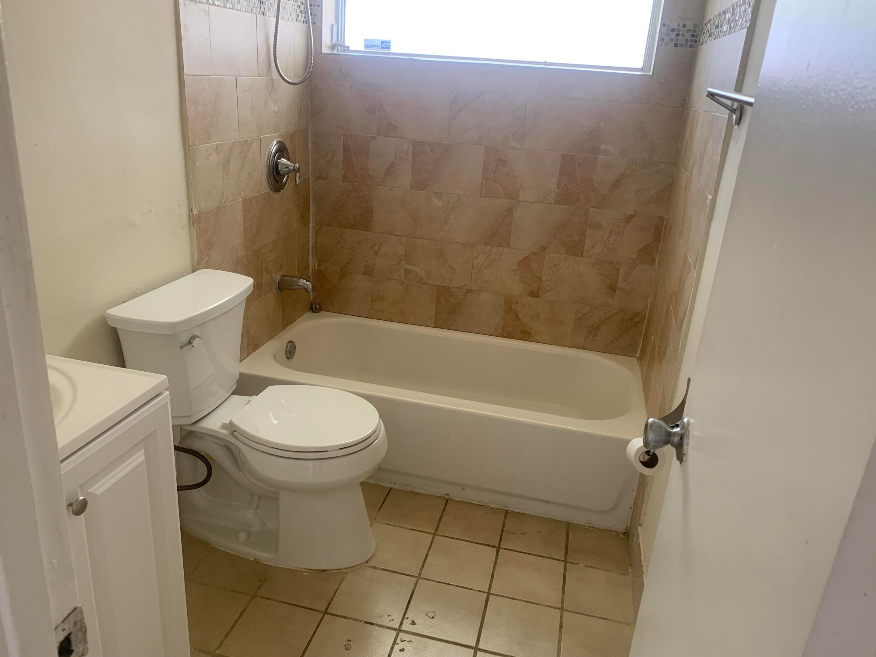 TAMARAC LAKES SECOND SEC - Residential Lease