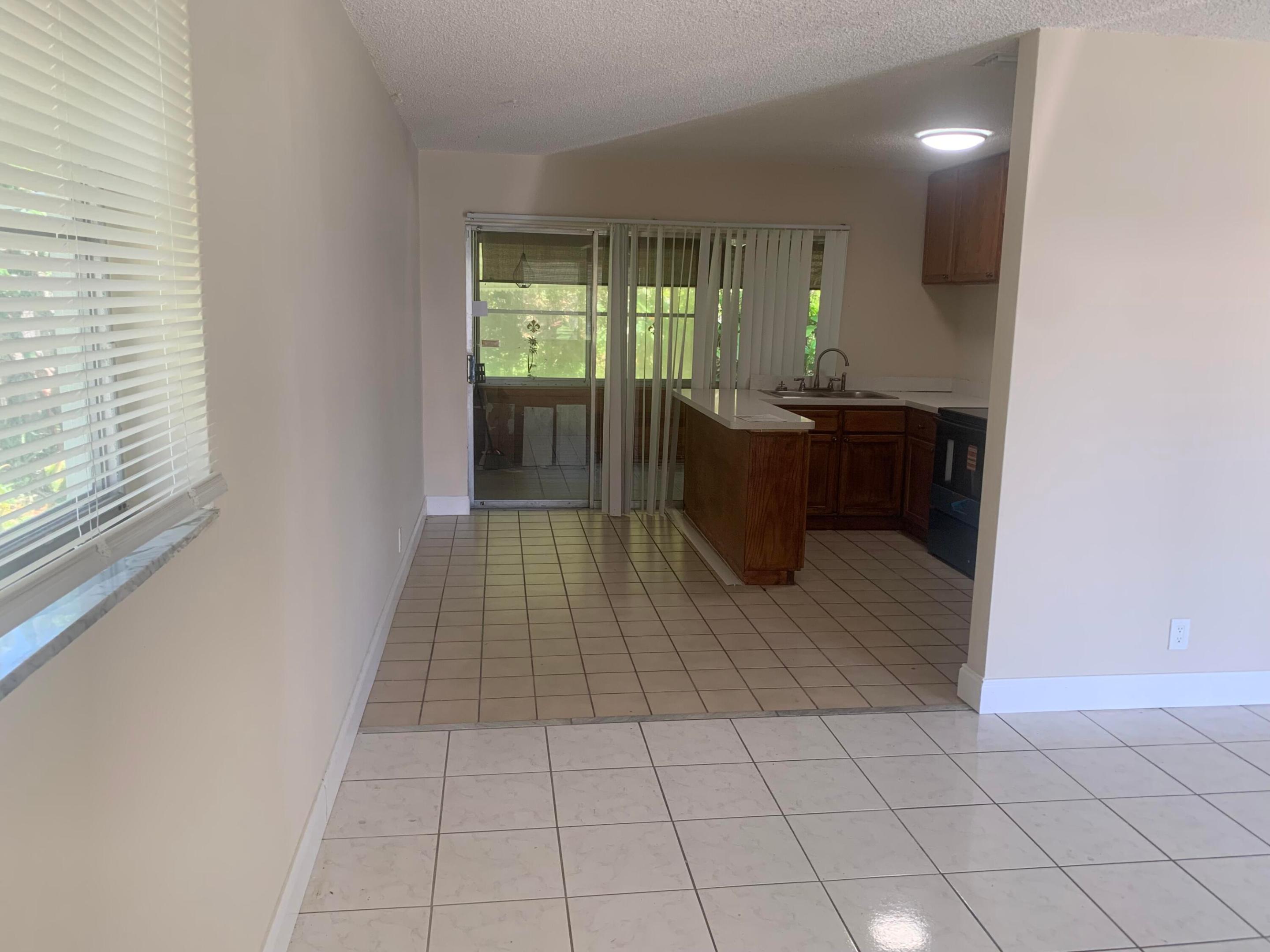 TAMARAC LAKES SECOND SEC - Residential Lease