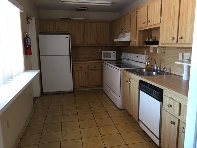 MANORS OF INVERRARY I-2 - Residential Lease