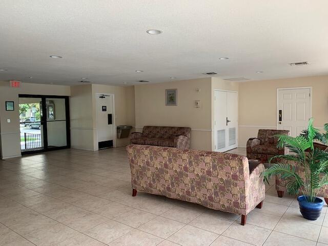 MANORS OF INVERRARY I-2 - Residential Lease