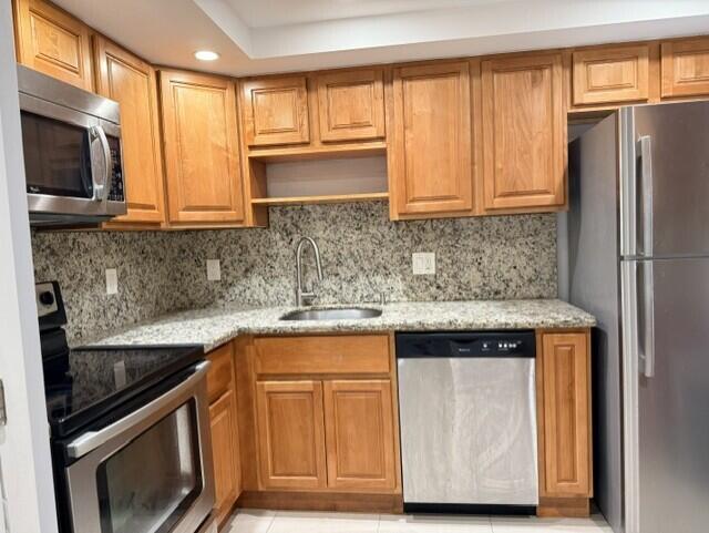 MANORS OF INVERRARY I-2 - Residential Lease