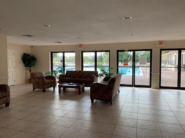 MANORS OF INVERRARY I-2 - Residential Lease