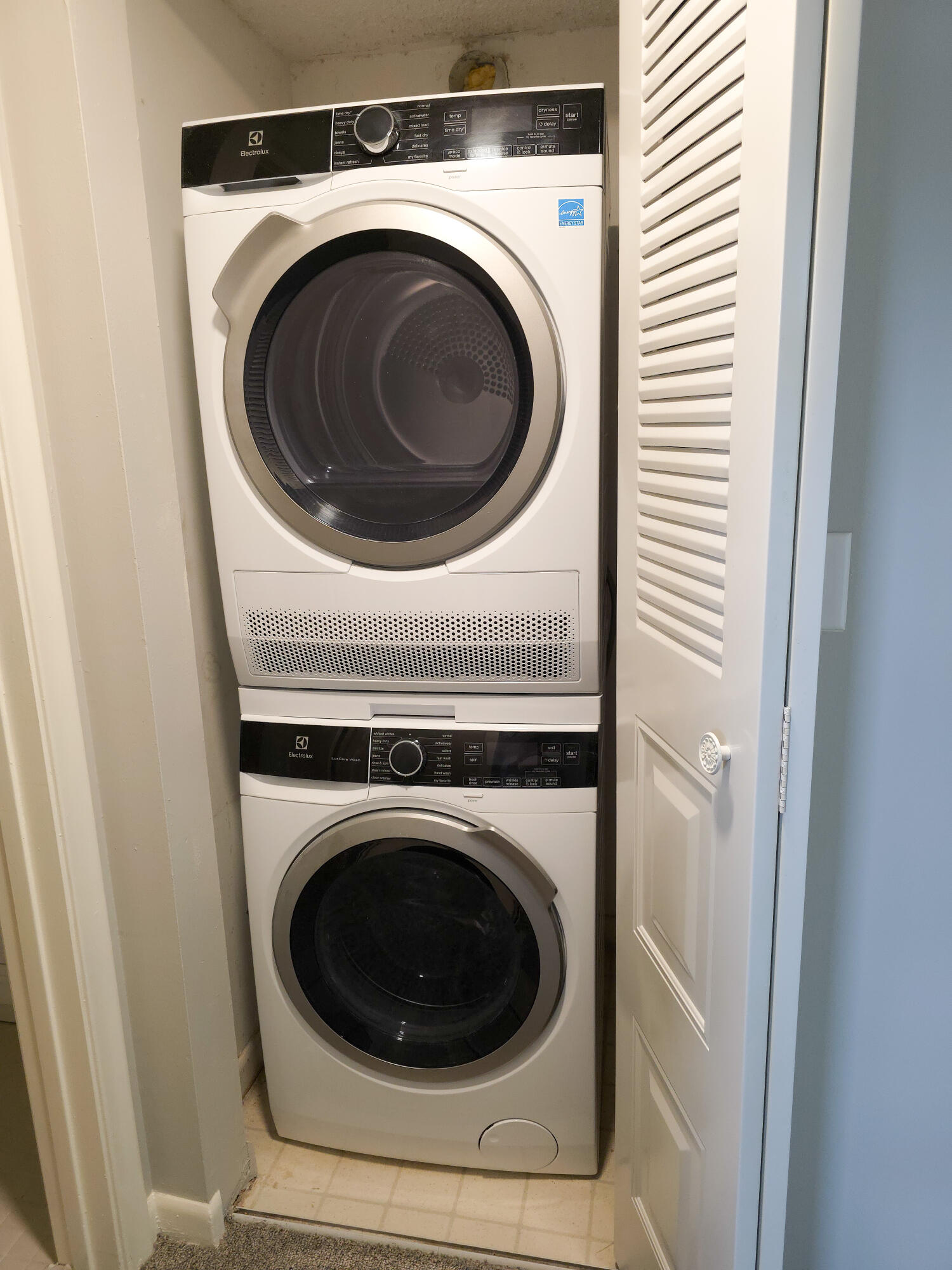 BUCKINGHAM AT CENTURY VILLAGE - Residential Lease