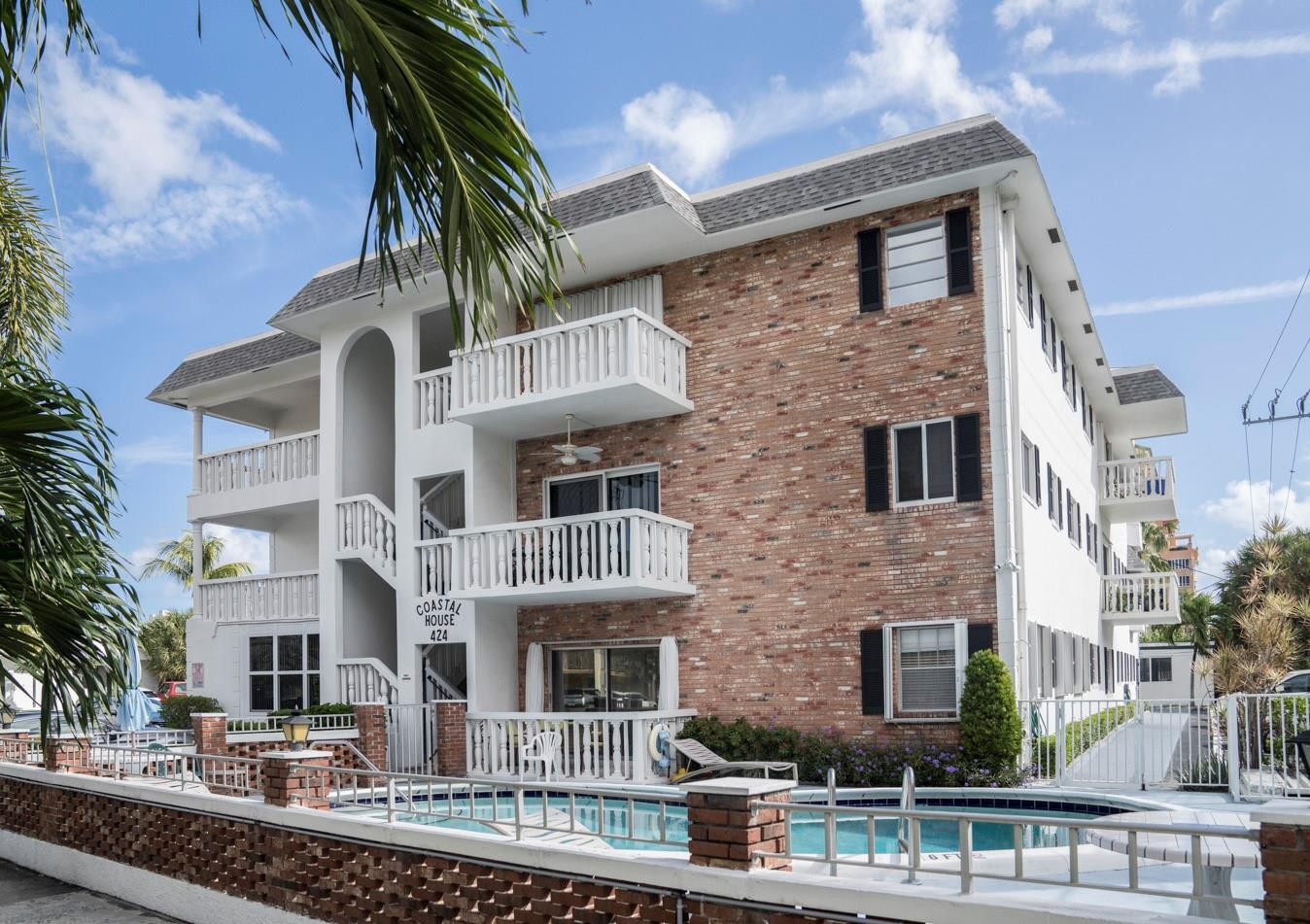Outstanding Location!!!!!Experience the South Florida paradise and all it has to offer in this turnkey and fully furnished 2BR/2BA. - Cozy building. Walking distance to beach, fishing pier, entertainment, restaurants, supermarkets & boutique stores. Assigned parking. Laundry Room.  . AVAILABLE FOR SEASONAL RENT, MINIMUM 4 MONTHS $3000