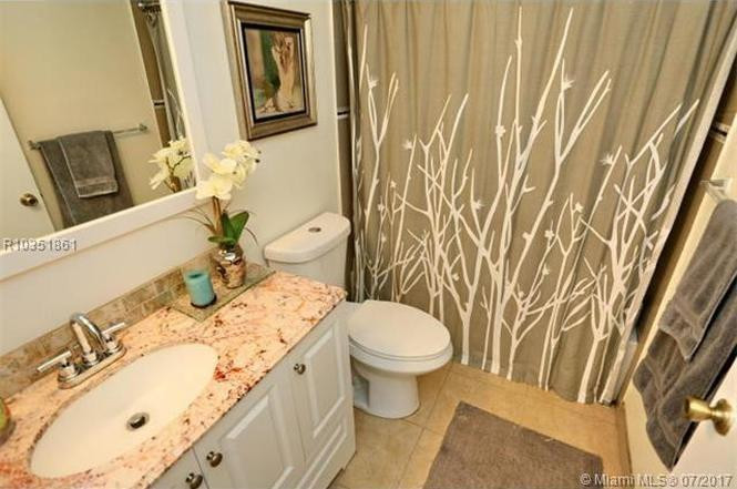 Sailboat Pointe Cond - Residential