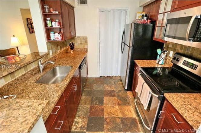 Sailboat Pointe Cond - Residential