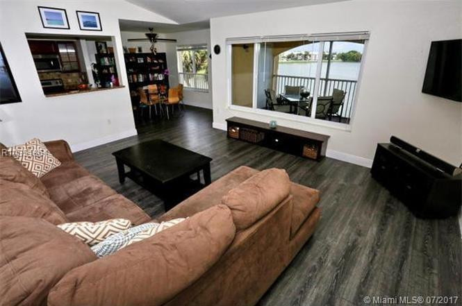 Sailboat Pointe Cond - Residential