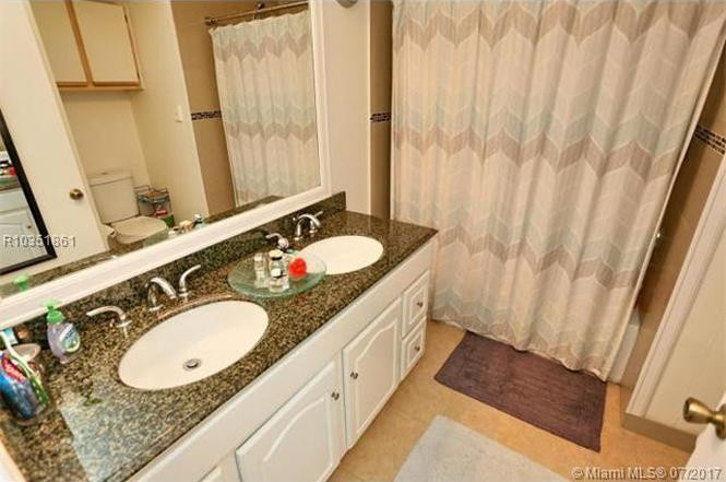 Sailboat Pointe Cond - Residential