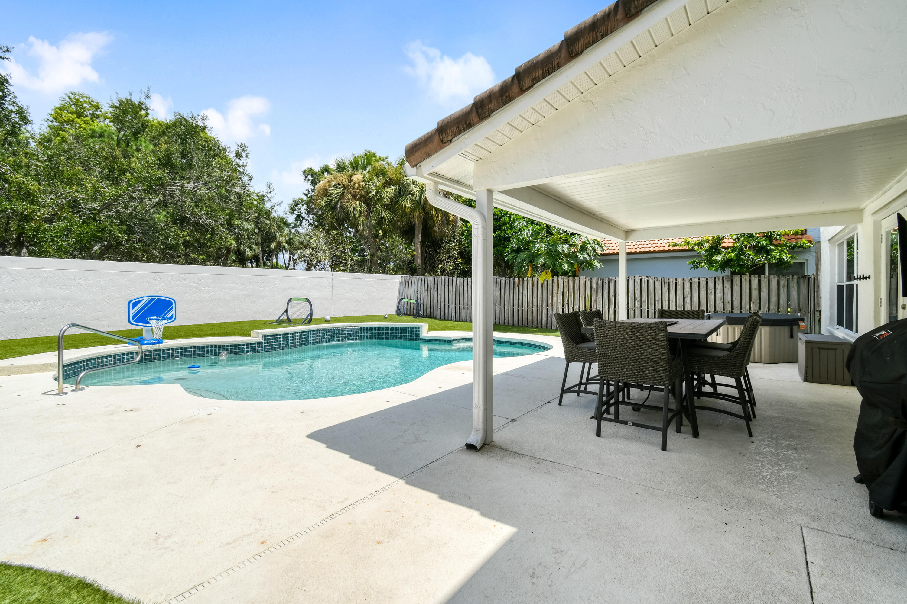 STONEBRIAR AT MAPLEWOOD - Residential