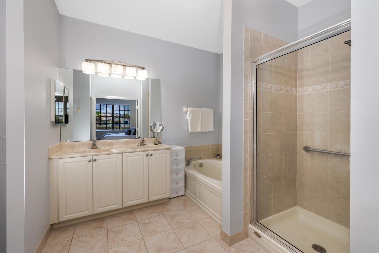 LEXINGTON LAKES - Residential
