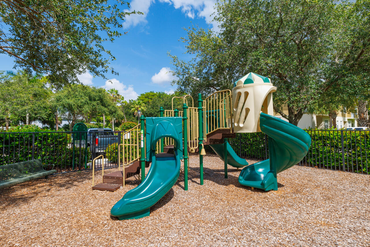 LEXINGTON LAKES - Residential