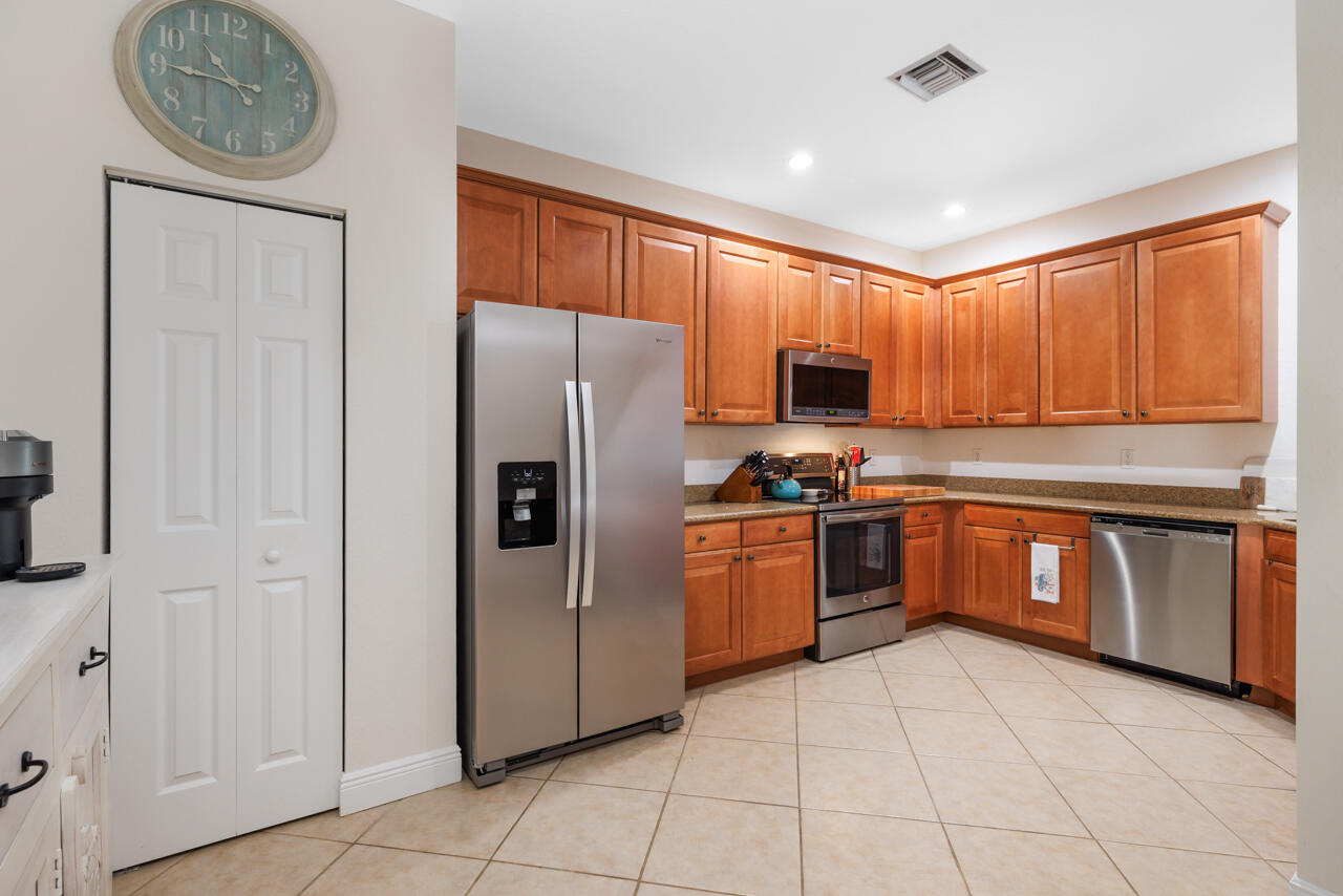 LEXINGTON LAKES - Residential