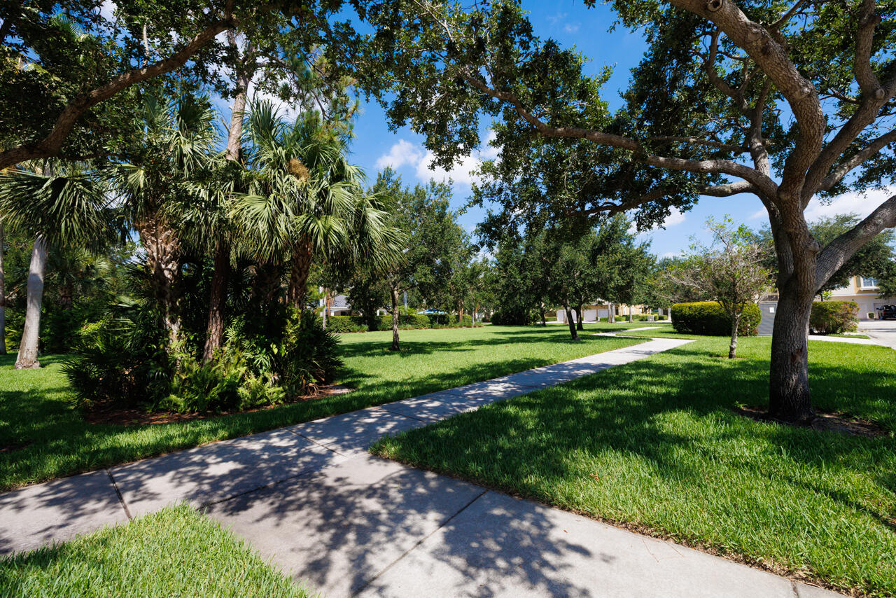 LEXINGTON LAKES - Residential
