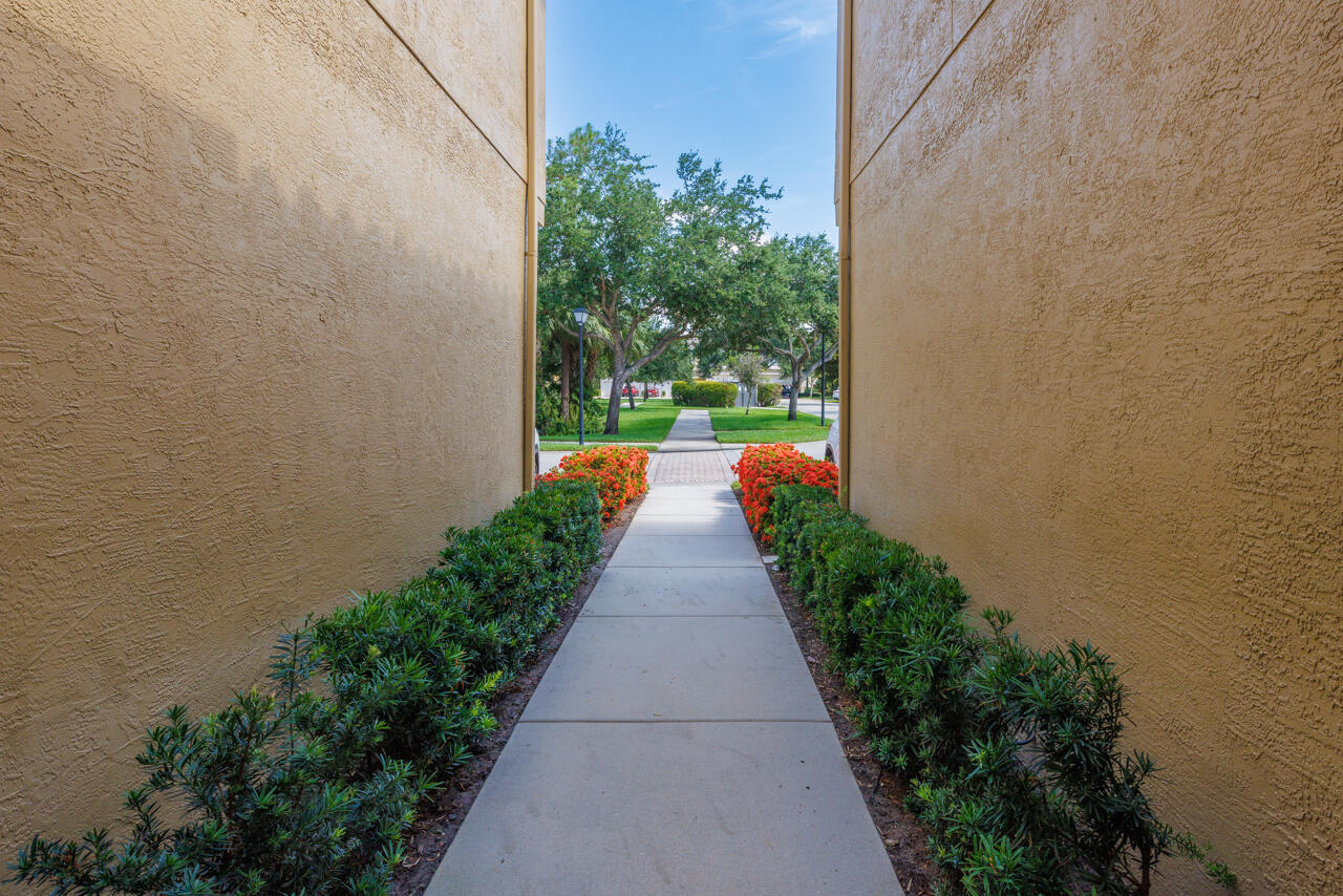 LEXINGTON LAKES - Residential