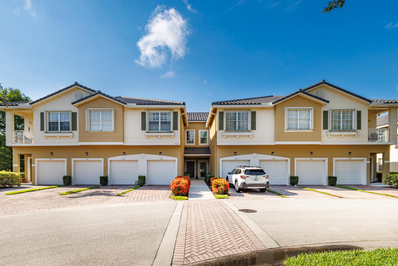 LEXINGTON LAKES - Residential