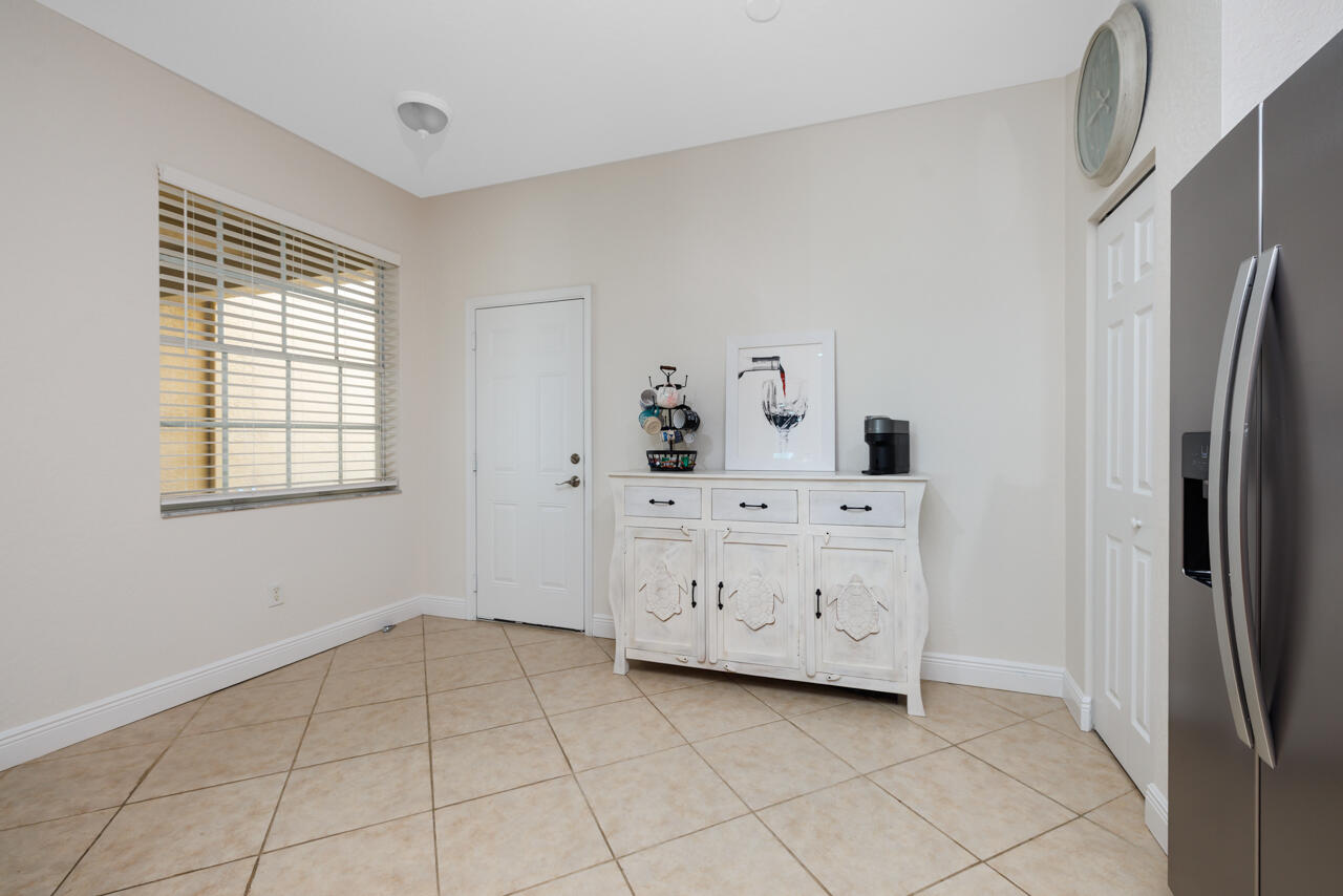 LEXINGTON LAKES - Residential