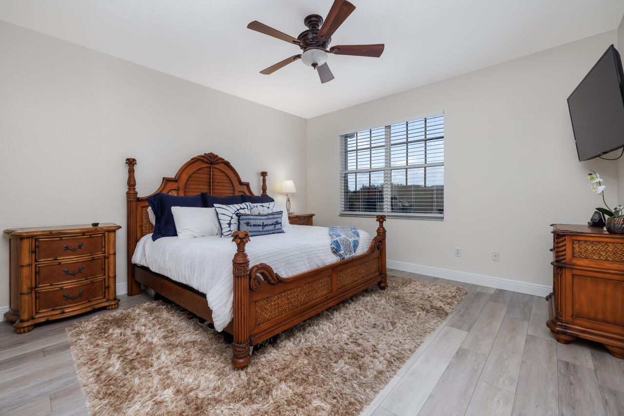 LEXINGTON LAKES - Residential
