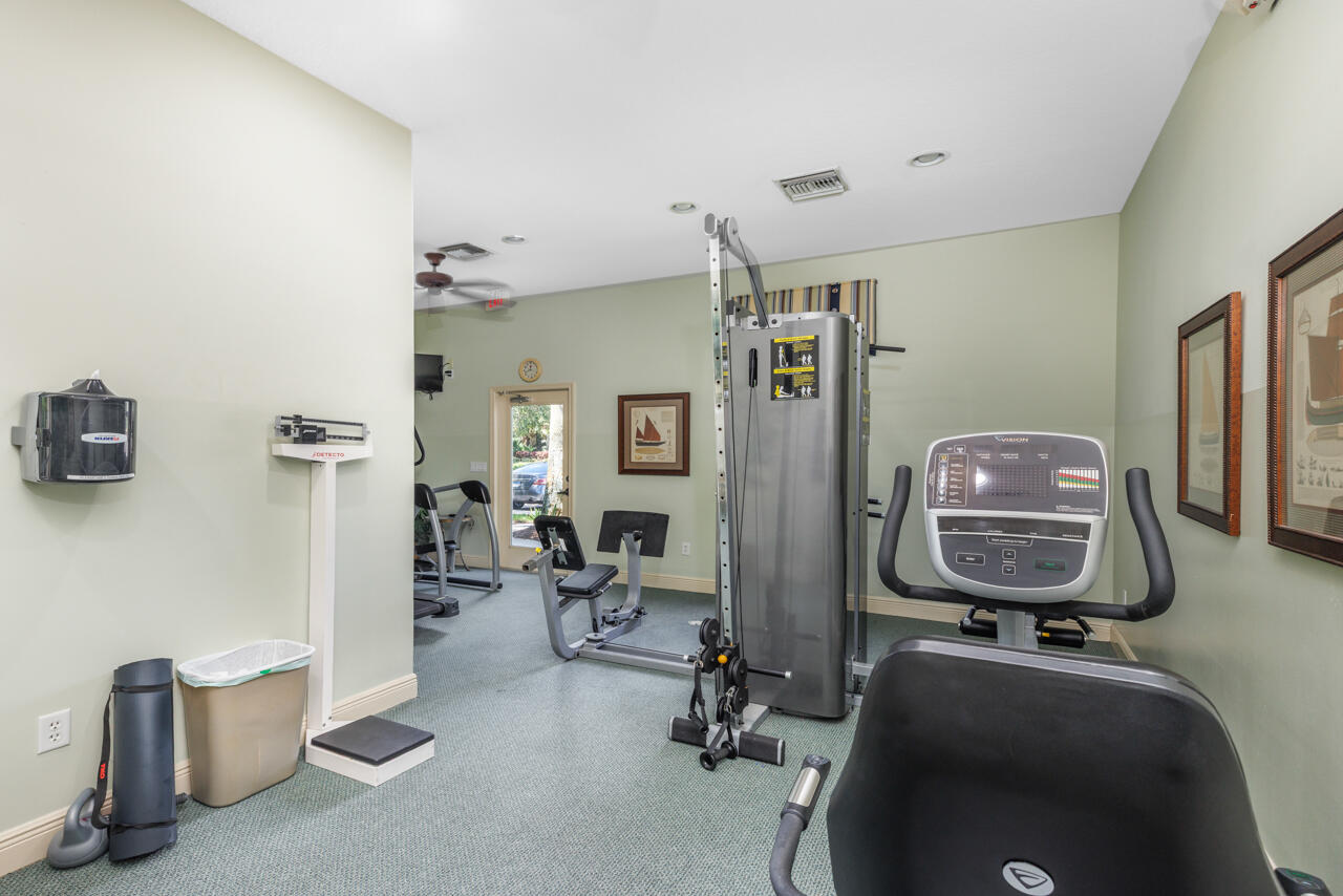 LEXINGTON LAKES - Residential