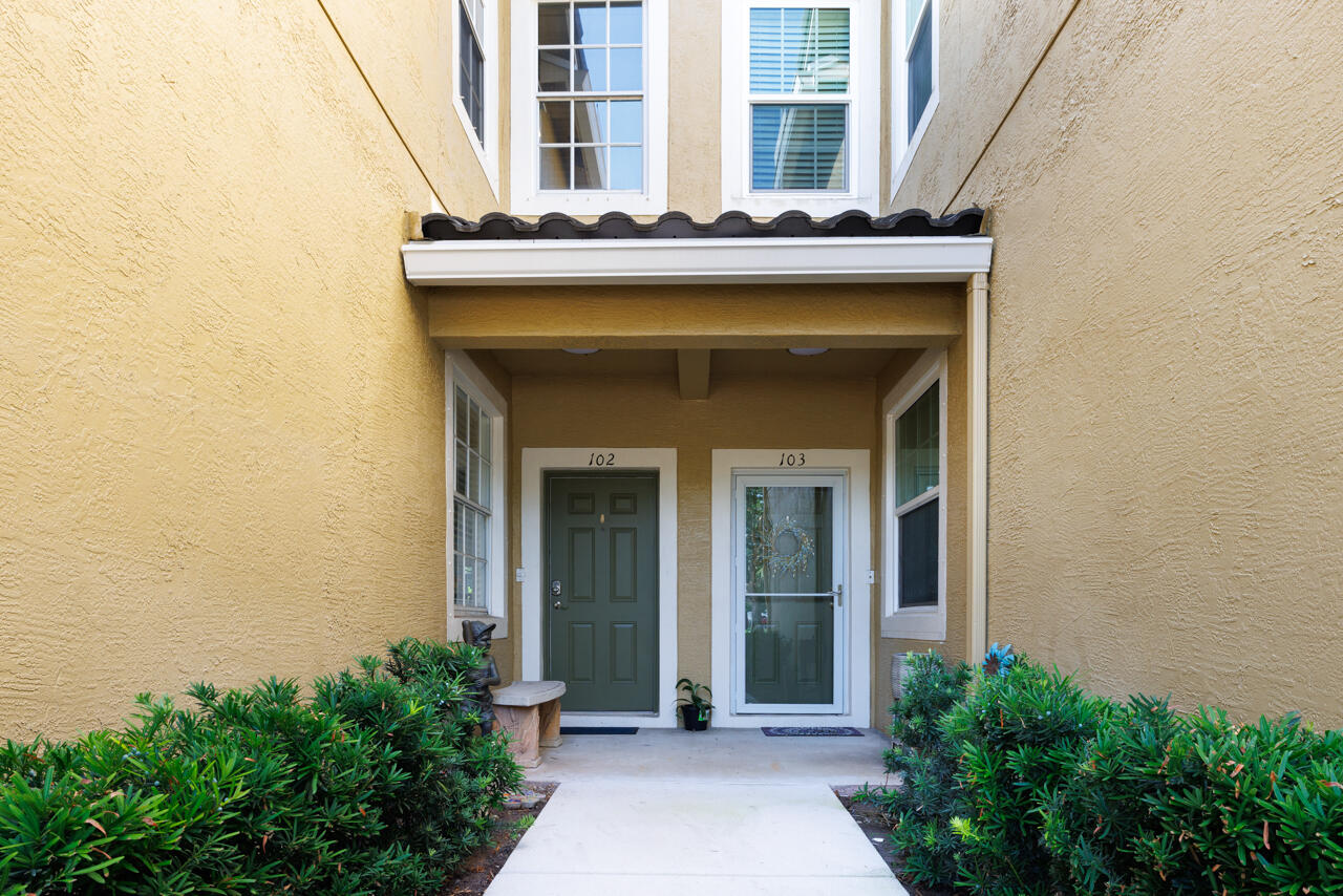 LEXINGTON LAKES - Residential