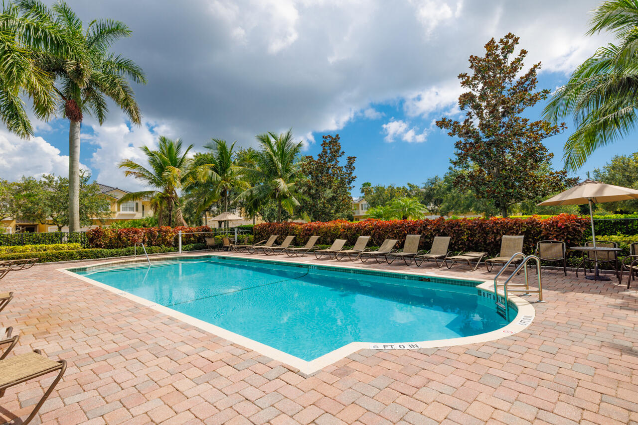 LEXINGTON LAKES - Residential