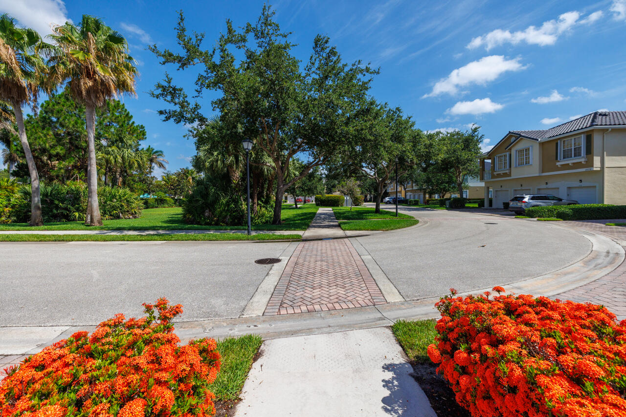 LEXINGTON LAKES - Residential