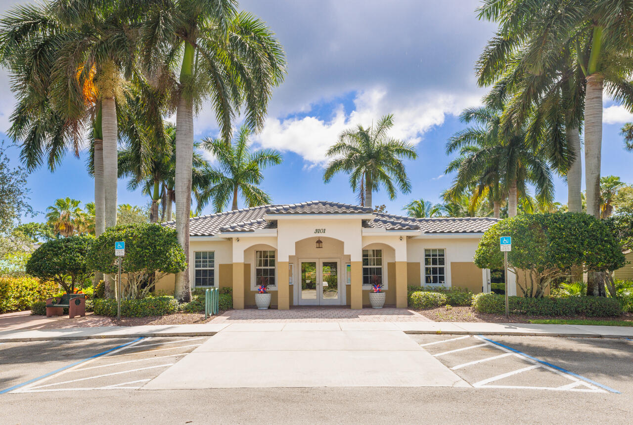 LEXINGTON LAKES - Residential