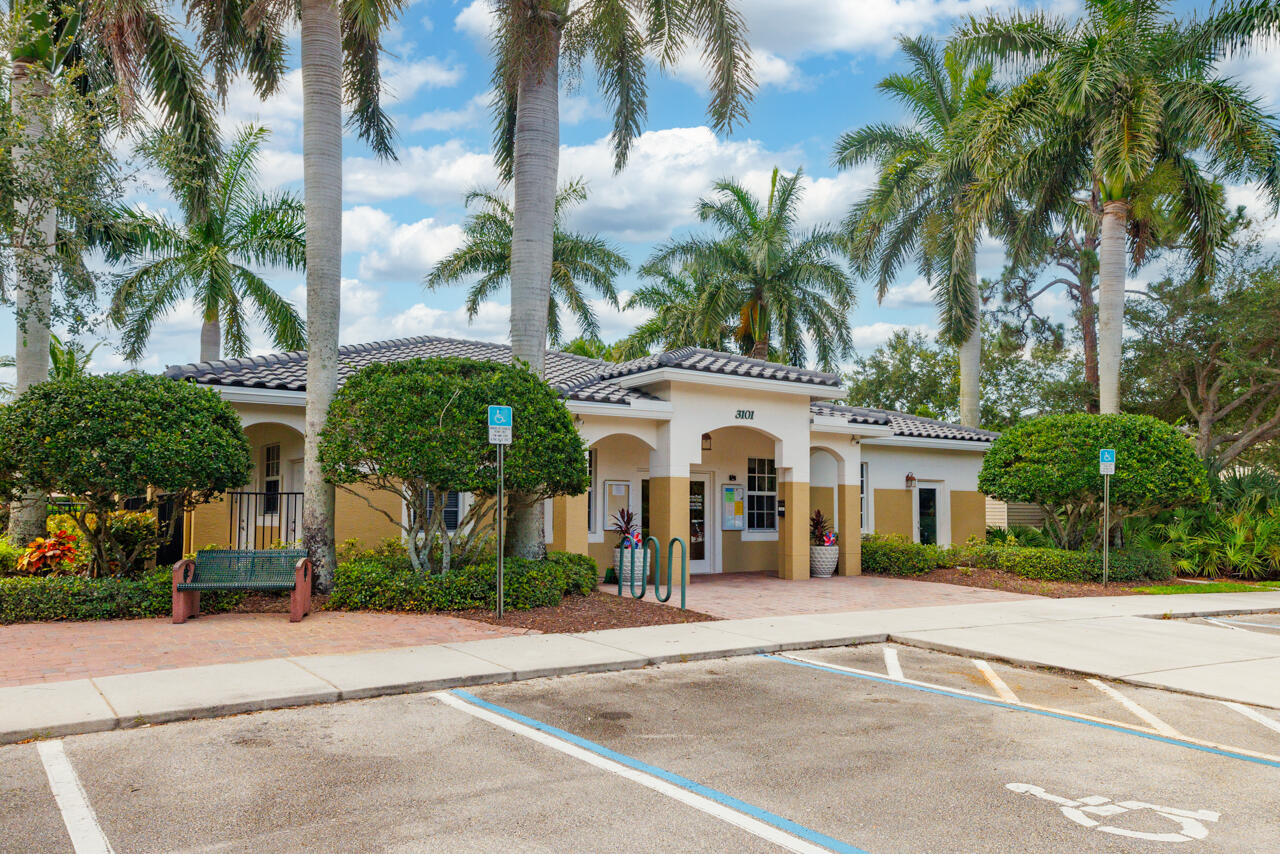 LEXINGTON LAKES - Residential