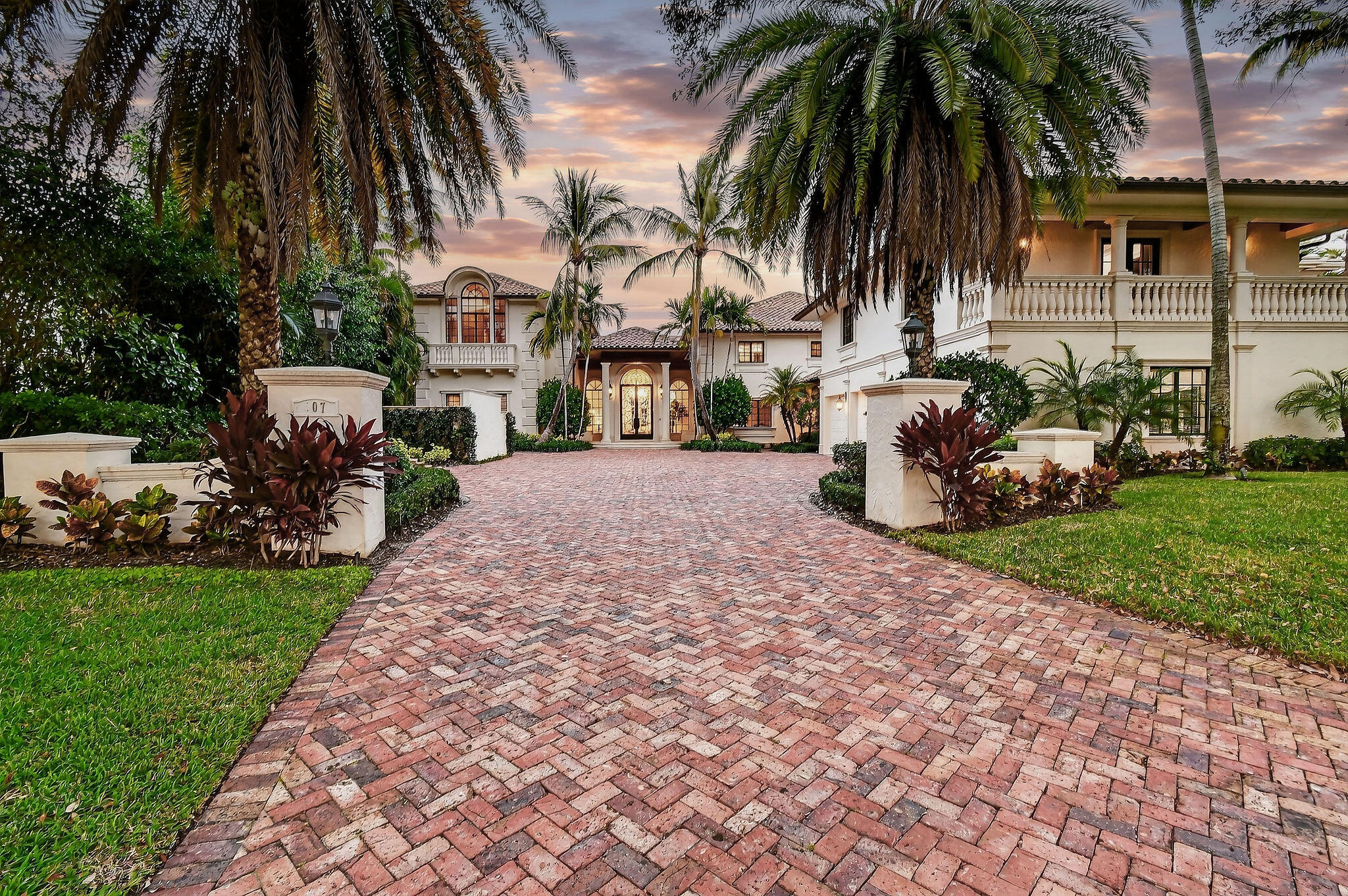 ADMIRALS COVE - Residential