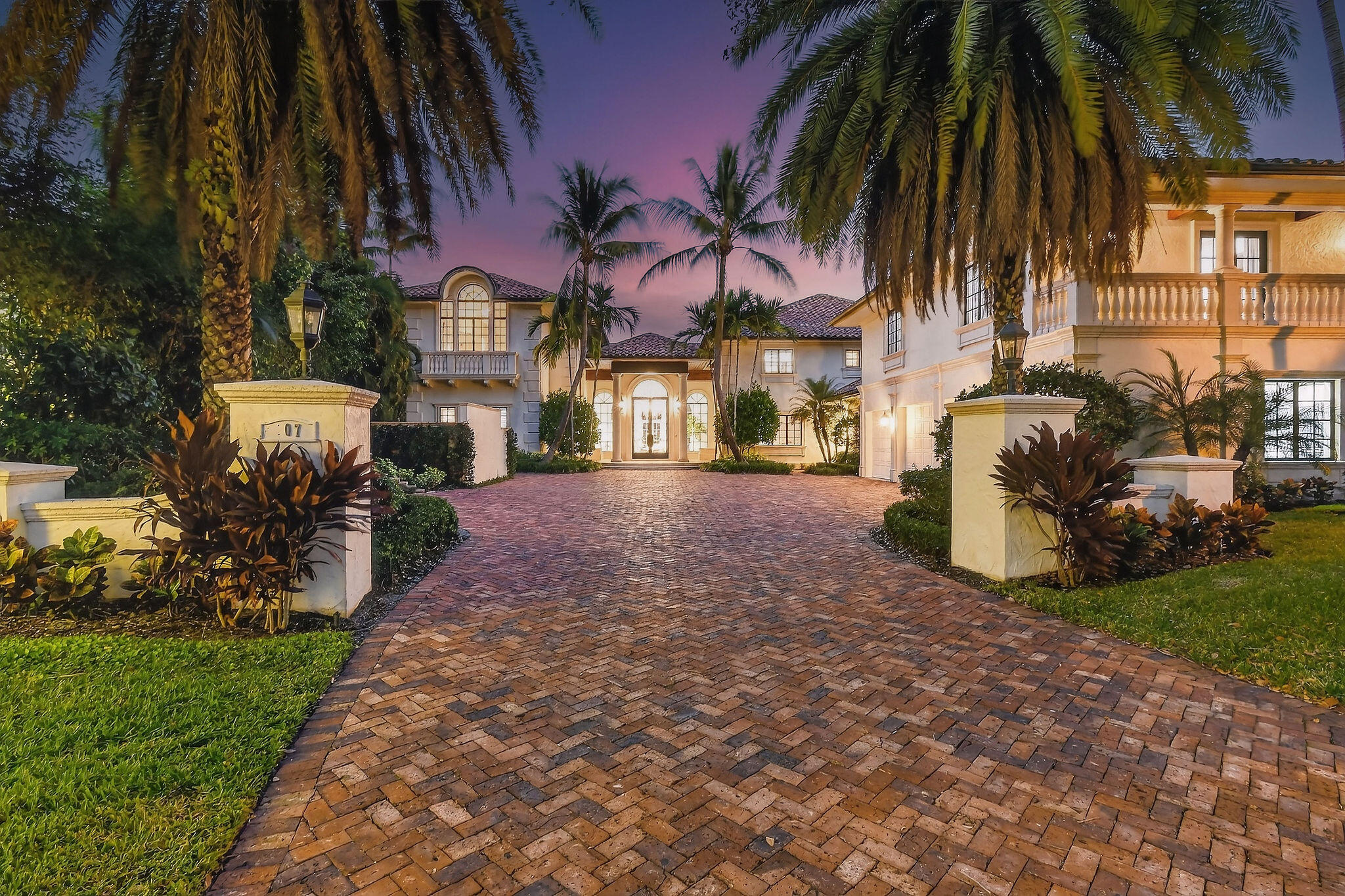 ADMIRALS COVE - Residential