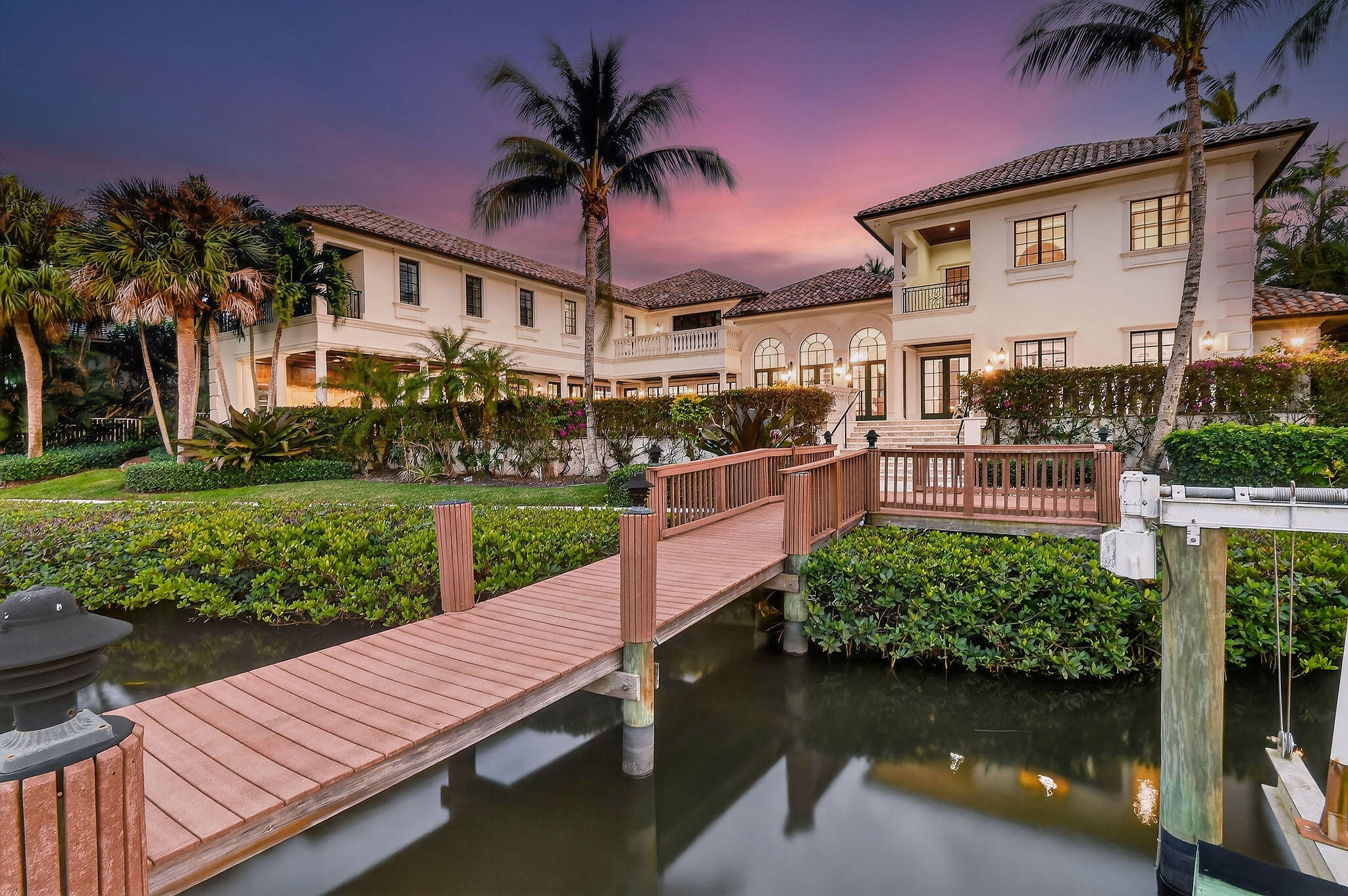 ADMIRALS COVE - Residential