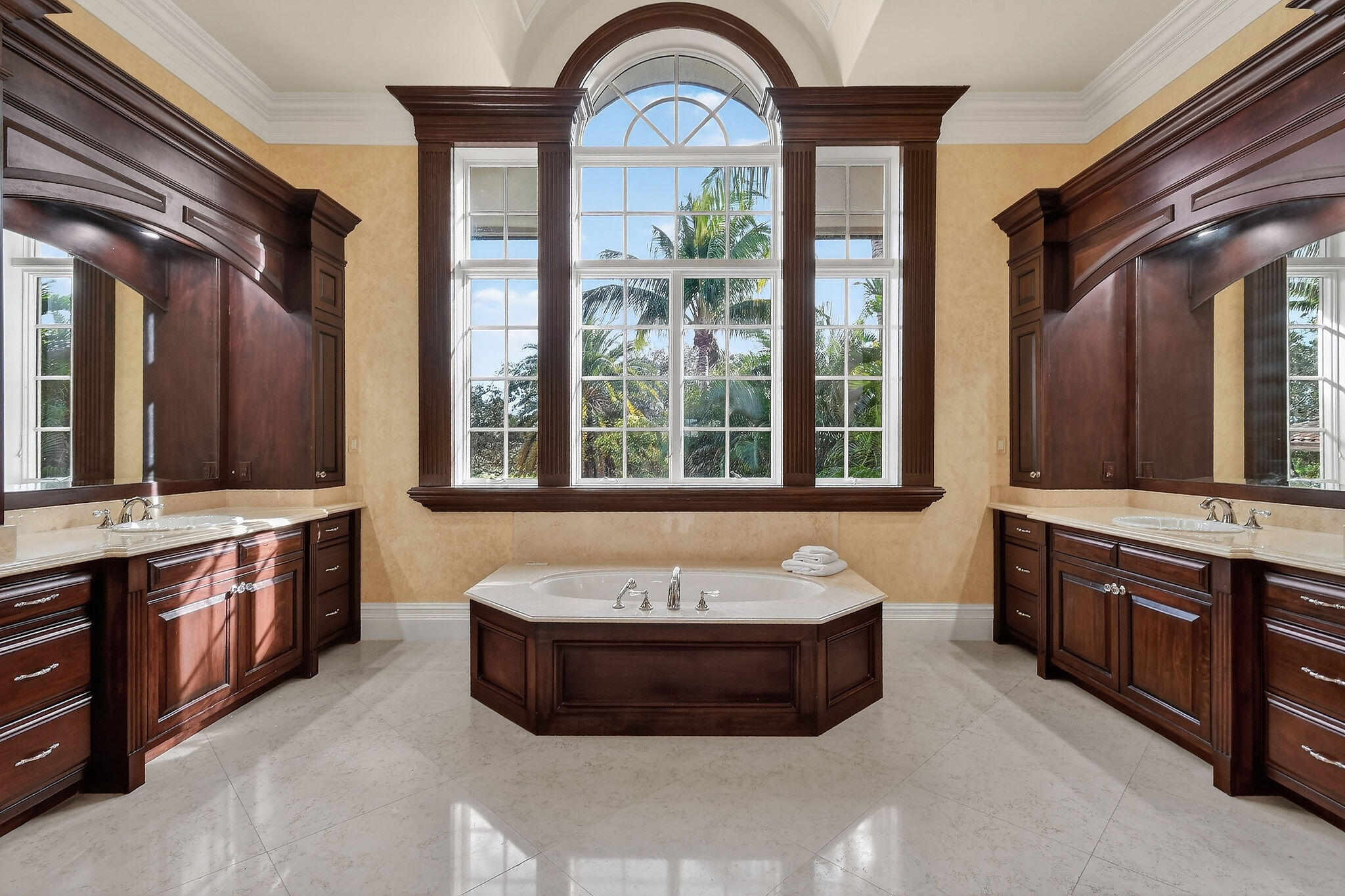 ADMIRALS COVE - Residential