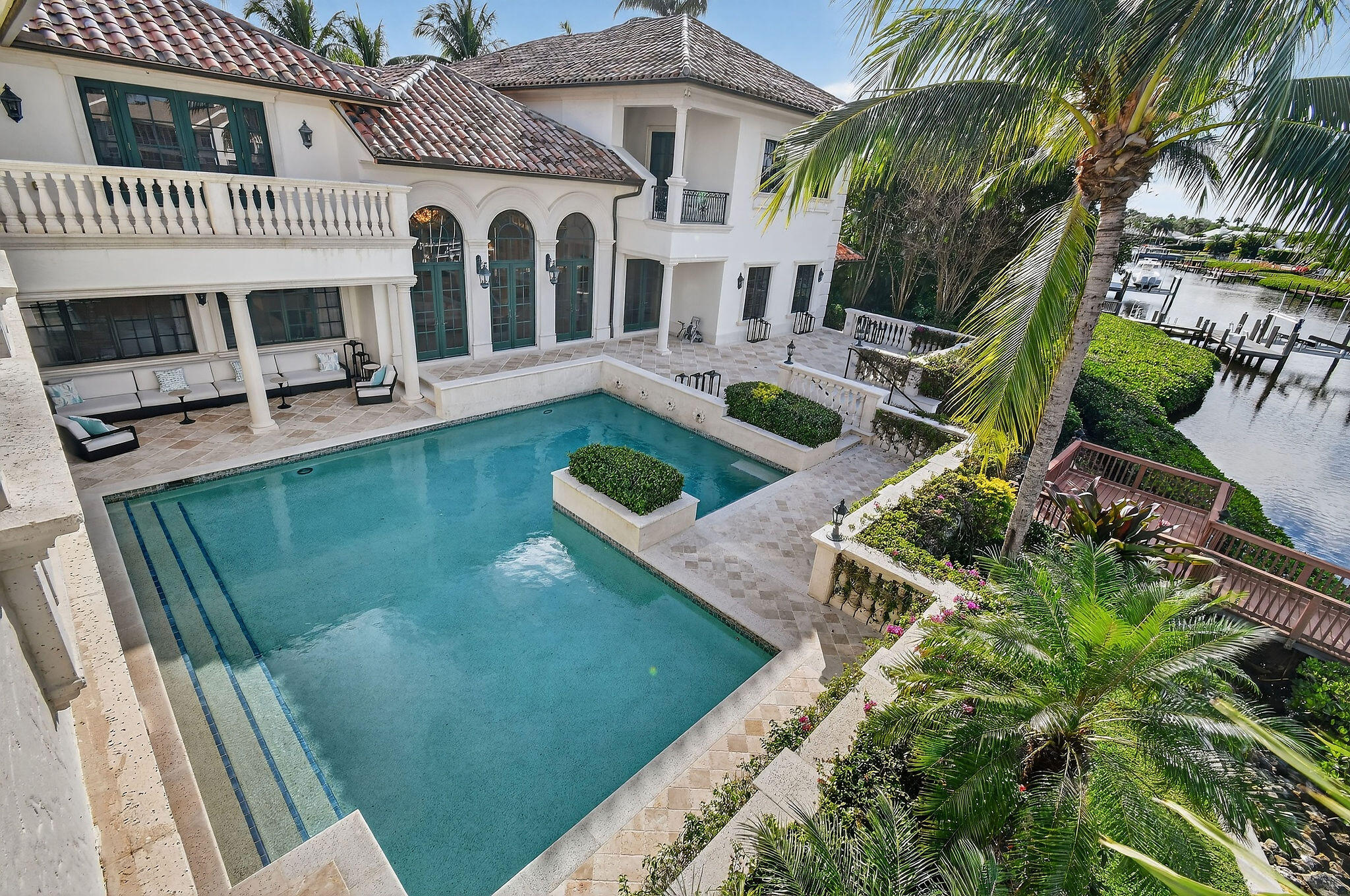 ADMIRALS COVE - Residential