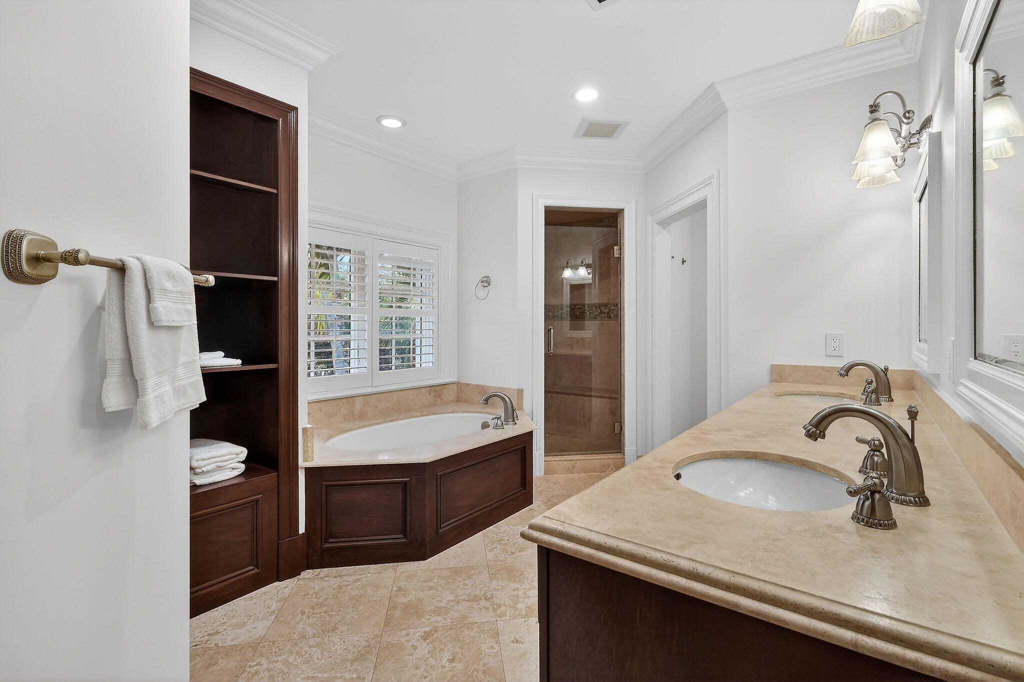 ADMIRALS COVE - Residential