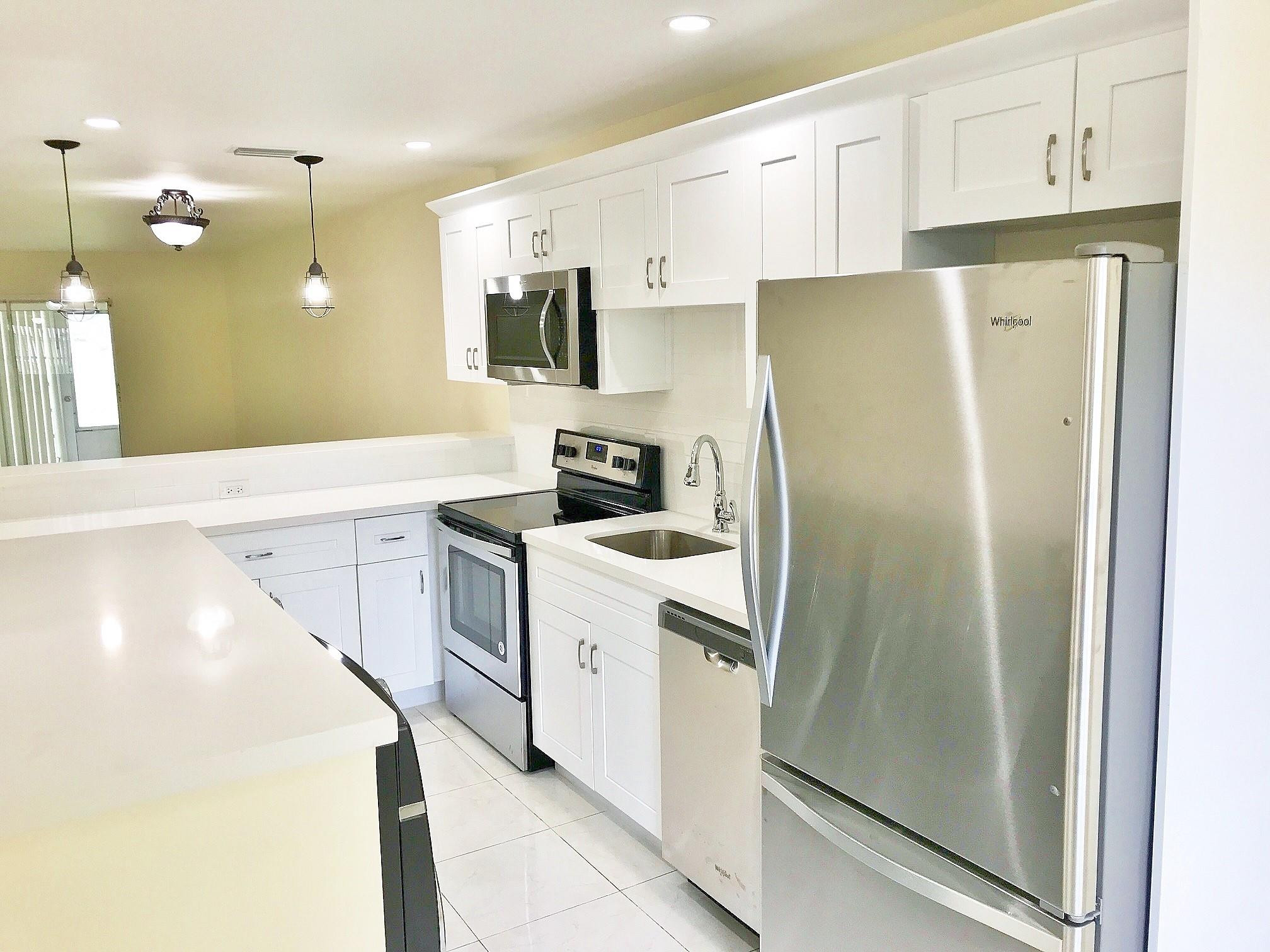 PALM GREENS AT VILLA DEL RAY CONDO II - Residential Lease