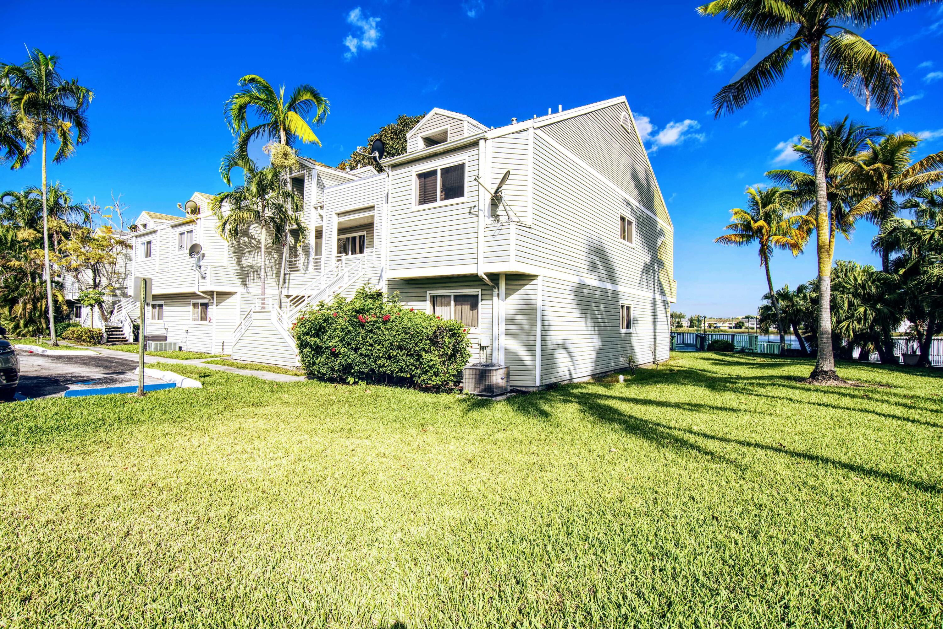 Great 2 bedroom, 2 bathroom condo in Oakland Park, perfectly situated next to the pool and gym. Enjoy serene lake views from your private balcony. Located in a resort style gated community offering an array of amenities, including a clubhouse, pool, spa, fitness center.