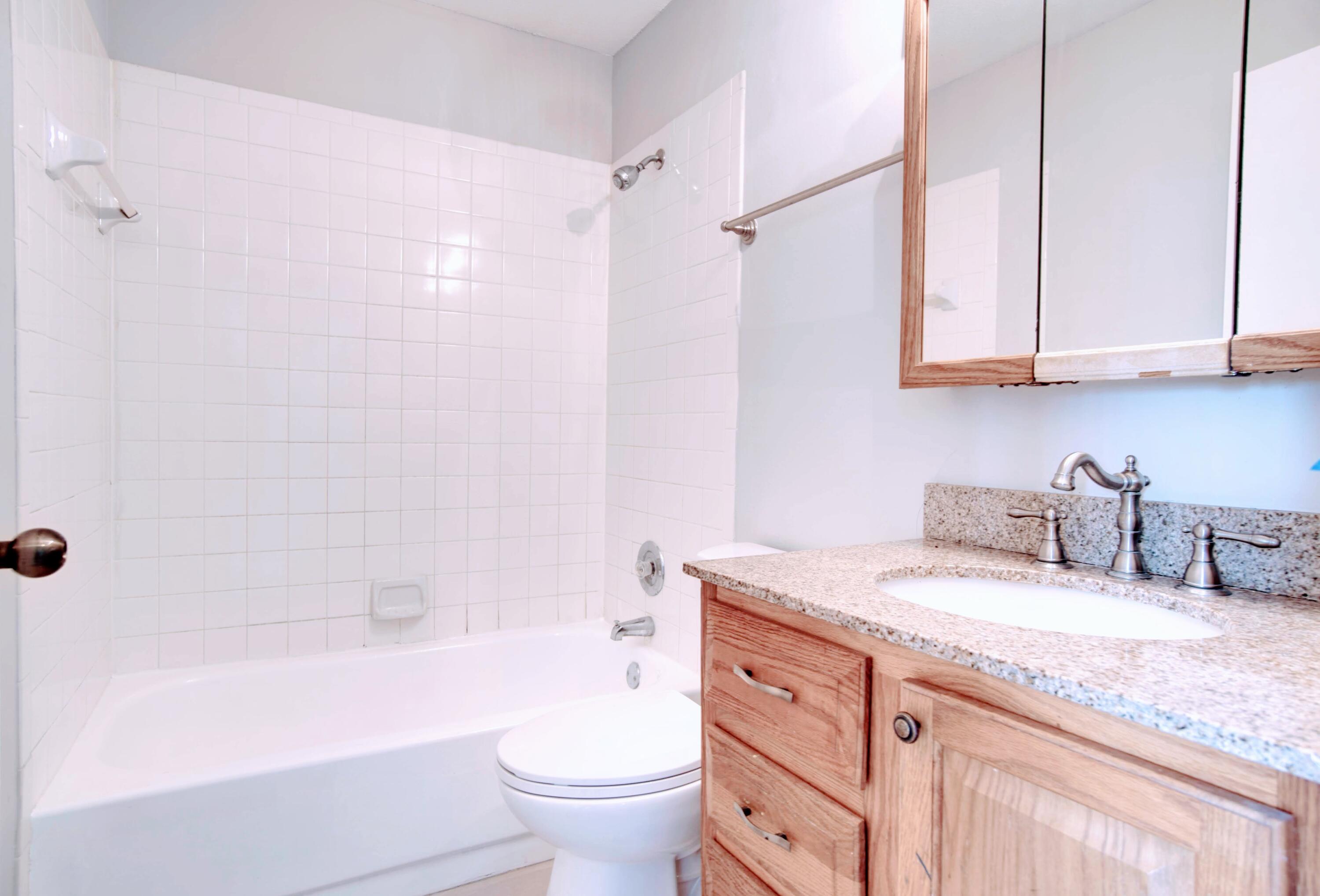 SUMMER LAKE - Residential Lease