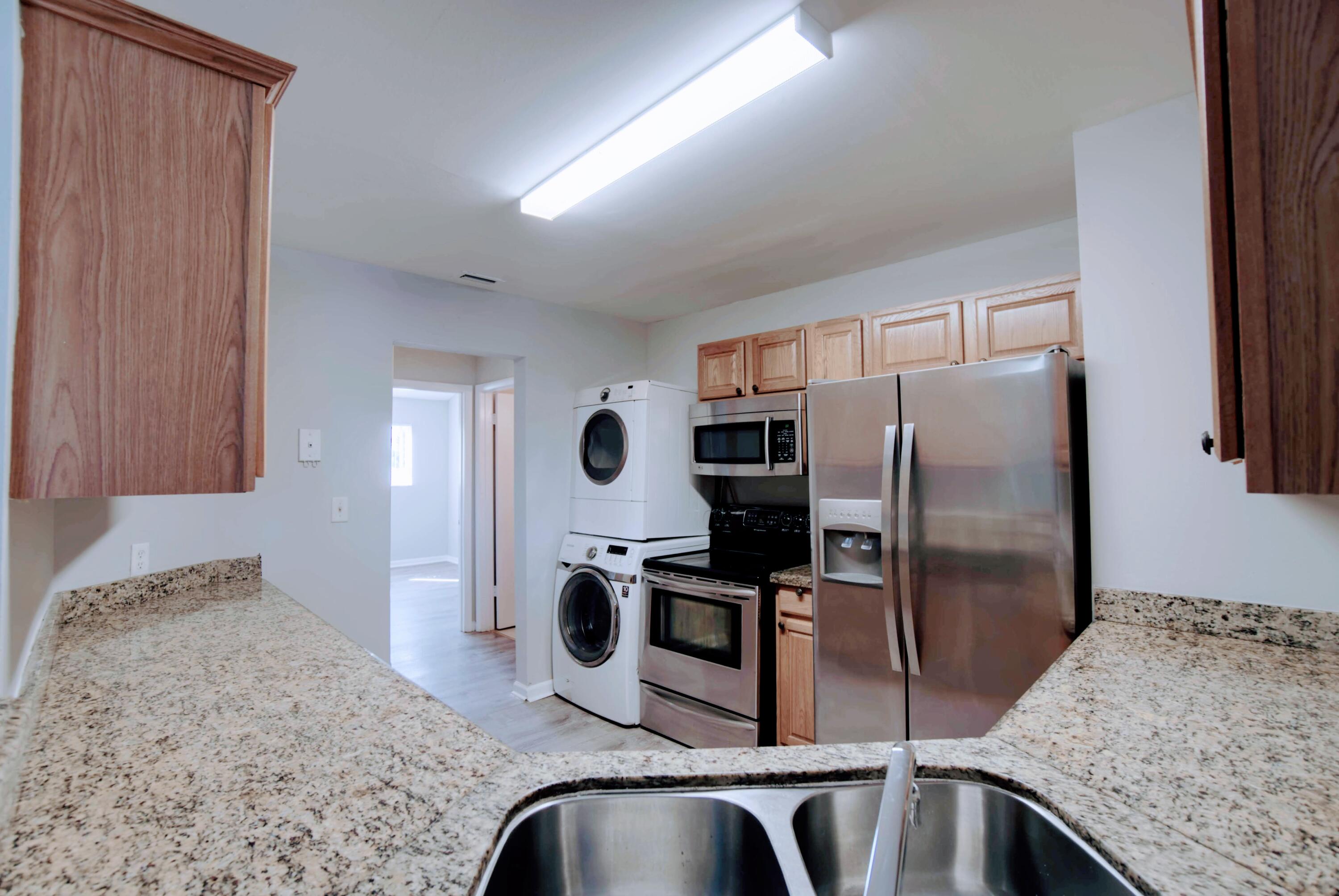 SUMMER LAKE - Residential Lease