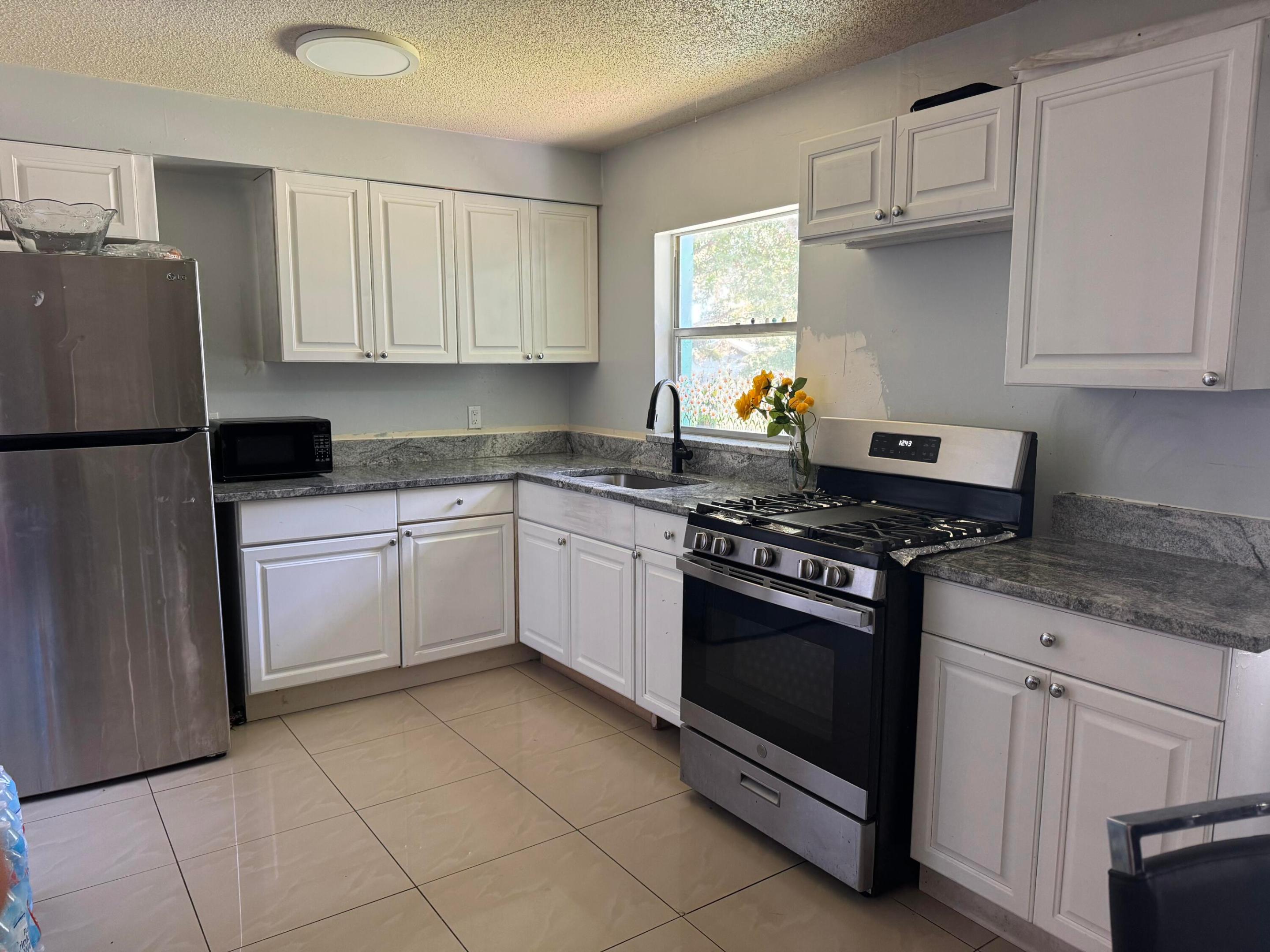 PINECREST ESTATES UNIT 1 - Residential