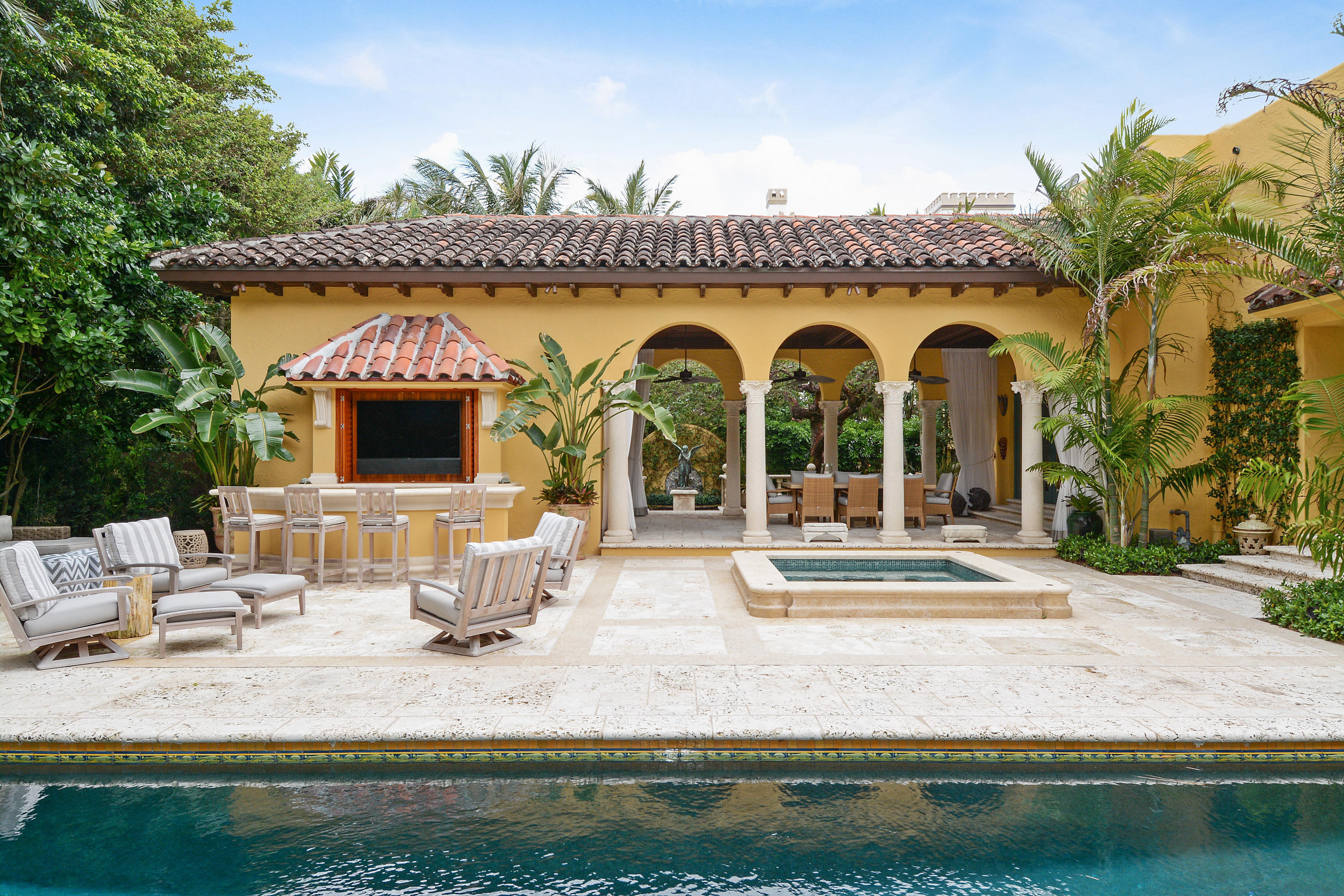 EL BRAVO PARK - Residential
