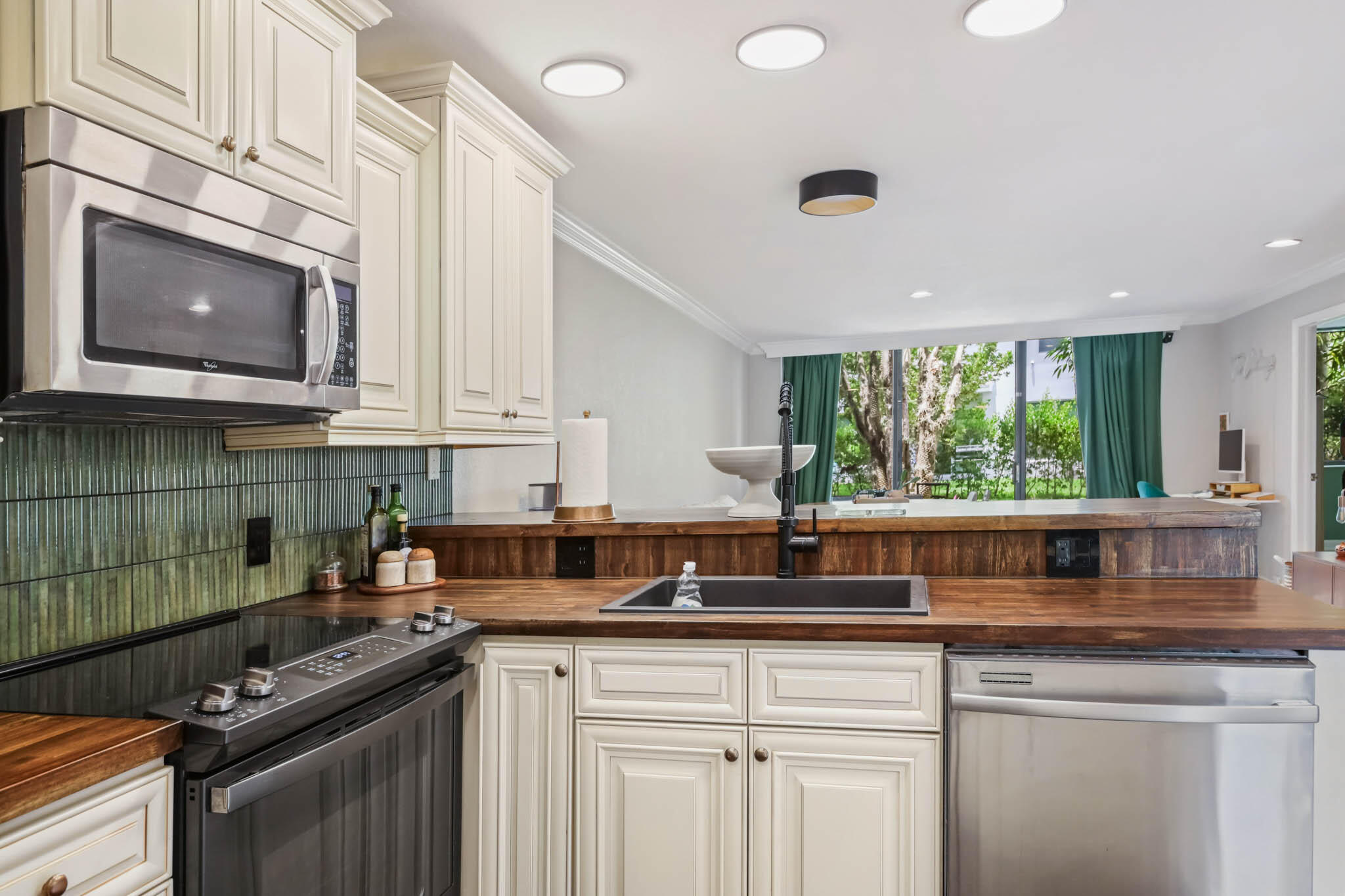 FOUNTAINS OF PALM BEACH CONDO 2 - Residential
