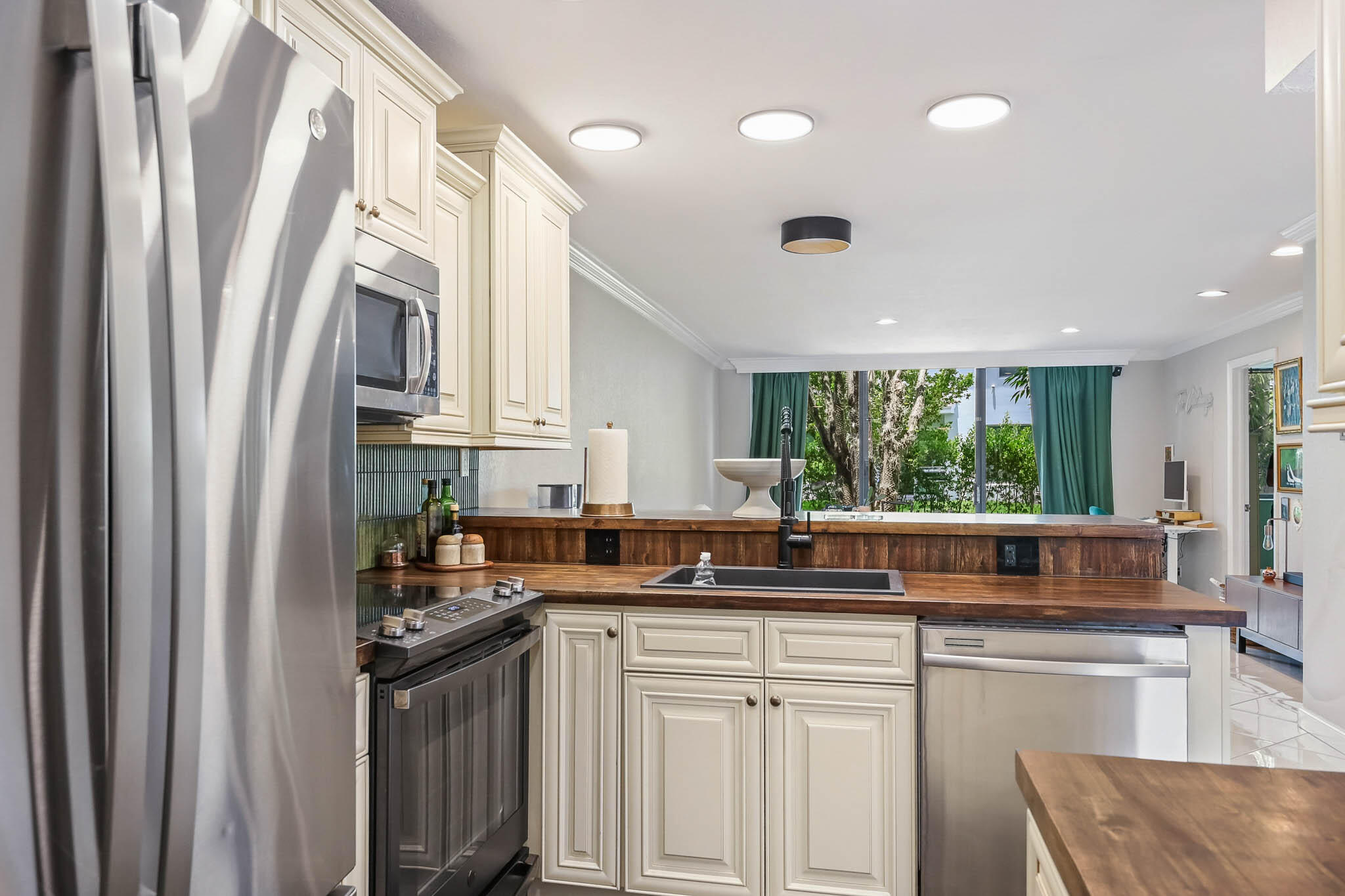 FOUNTAINS OF PALM BEACH CONDO 2 - Residential