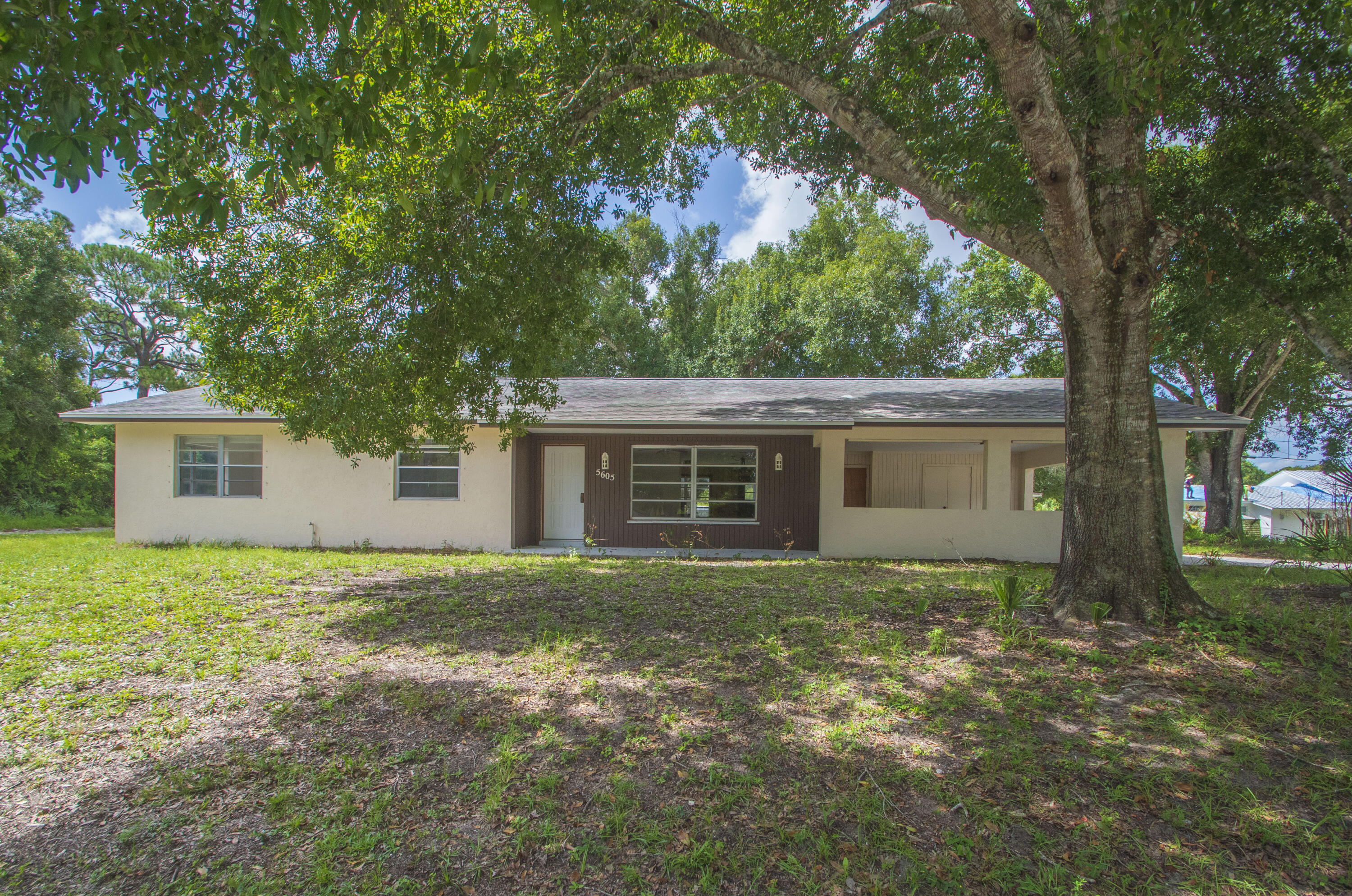 Classic home where the kitchen is in the heart. This corner lot has plenty of outside space. A large utility room is a perfect workshop space, studio, or craft room.  The kitchen features newer cabinets with granite counters, stainless steel appliances, plus a large breakfast bar area, that easily seats 4! The main bath has been upgraded too. Easy access to shopping, airport, and dining.  20 mins to the pristine beaches.  Make this sweet home your today! Non HOA community.