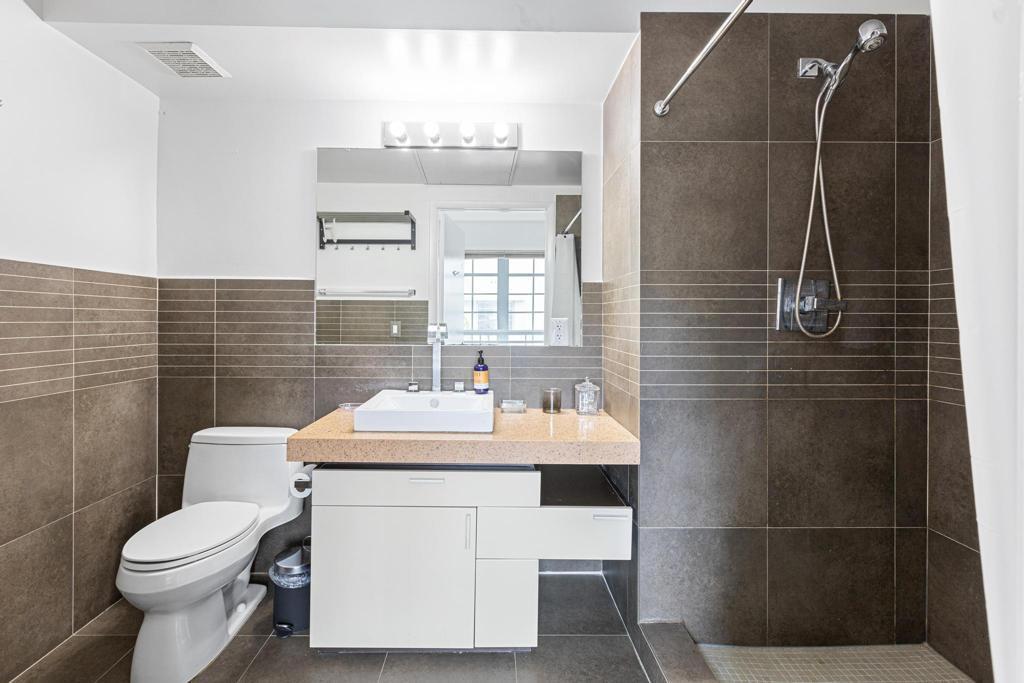 ARTECITY GOVERNOR CONDO - Residential Lease
