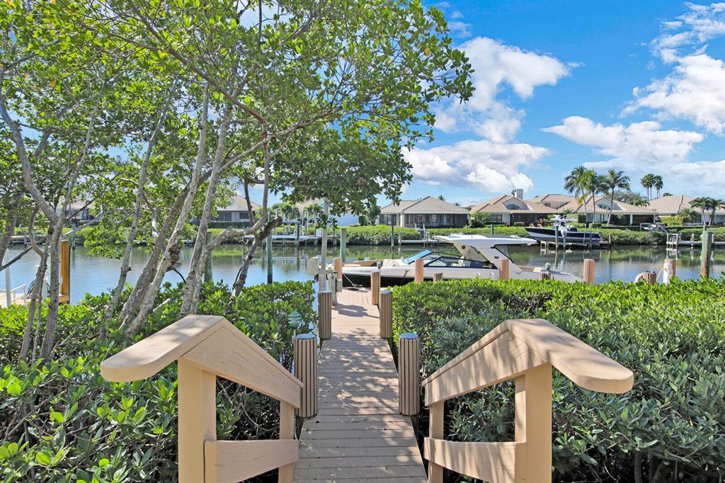 BARROW ISLAND AT JONATHANS LANDING - Residential