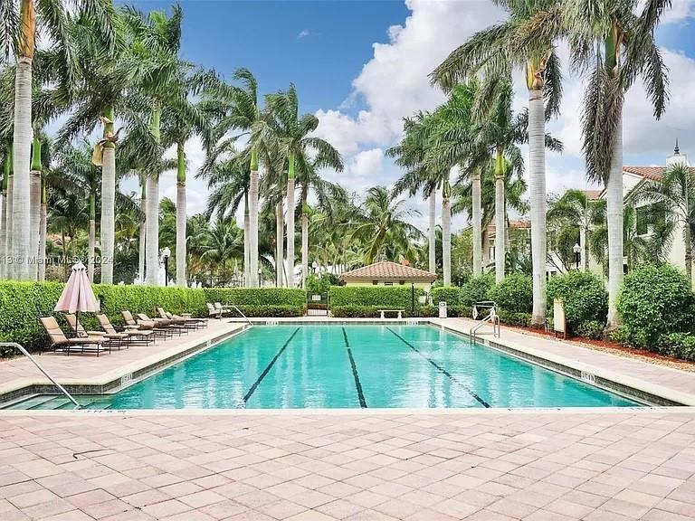 VILLA ALHAMBRA CONDO - Residential