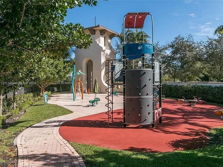 VILLA ALHAMBRA CONDO - Residential