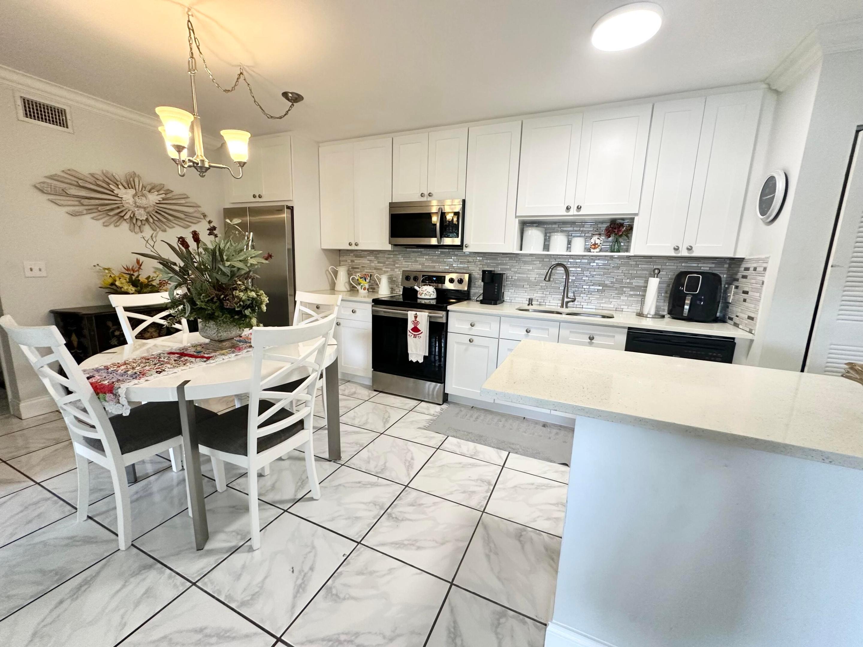 TIVOLI TRACE CONDO NO 5 - Residential